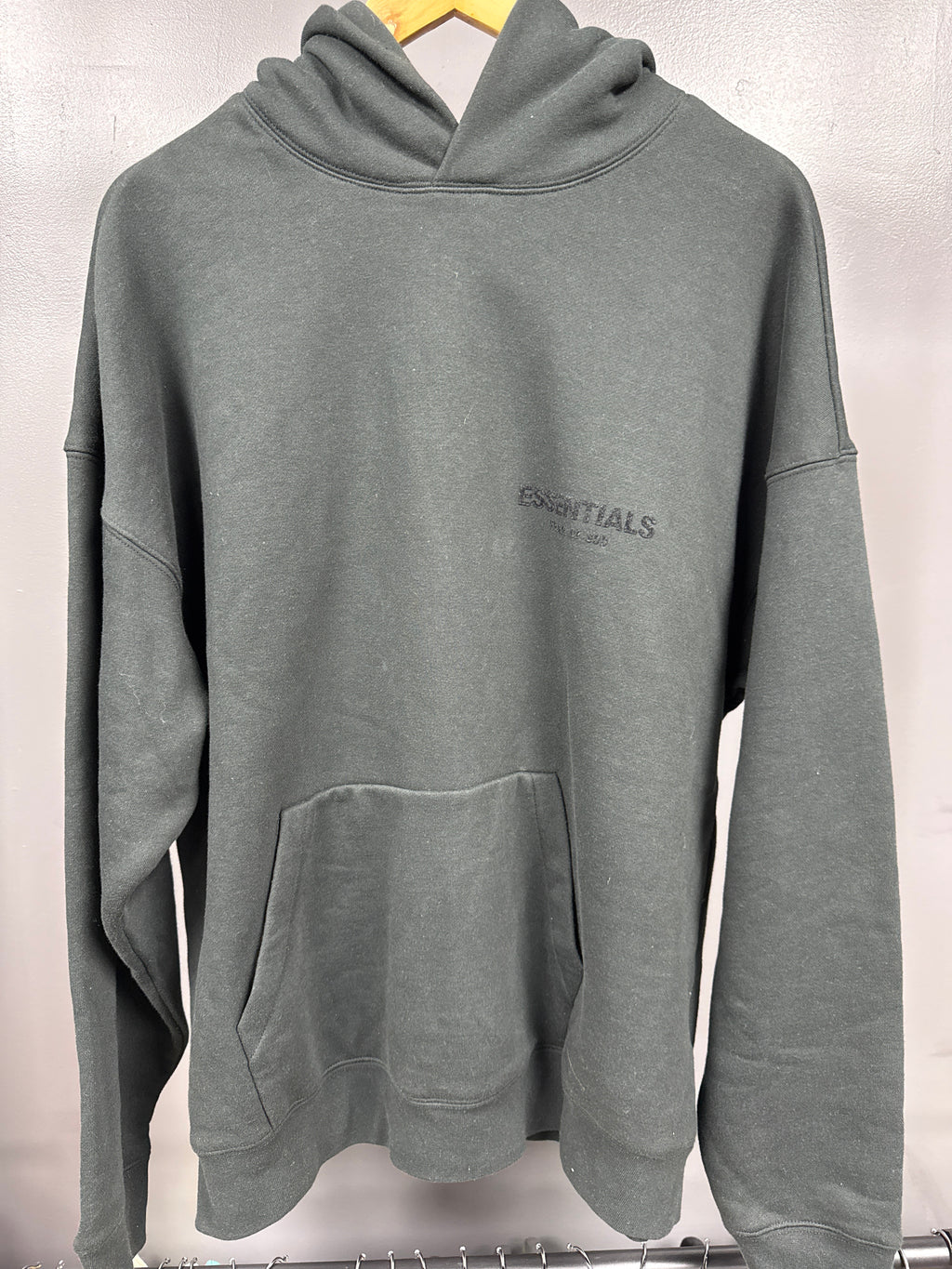 Essentials FOG Back Logo Hoodie Black - size L