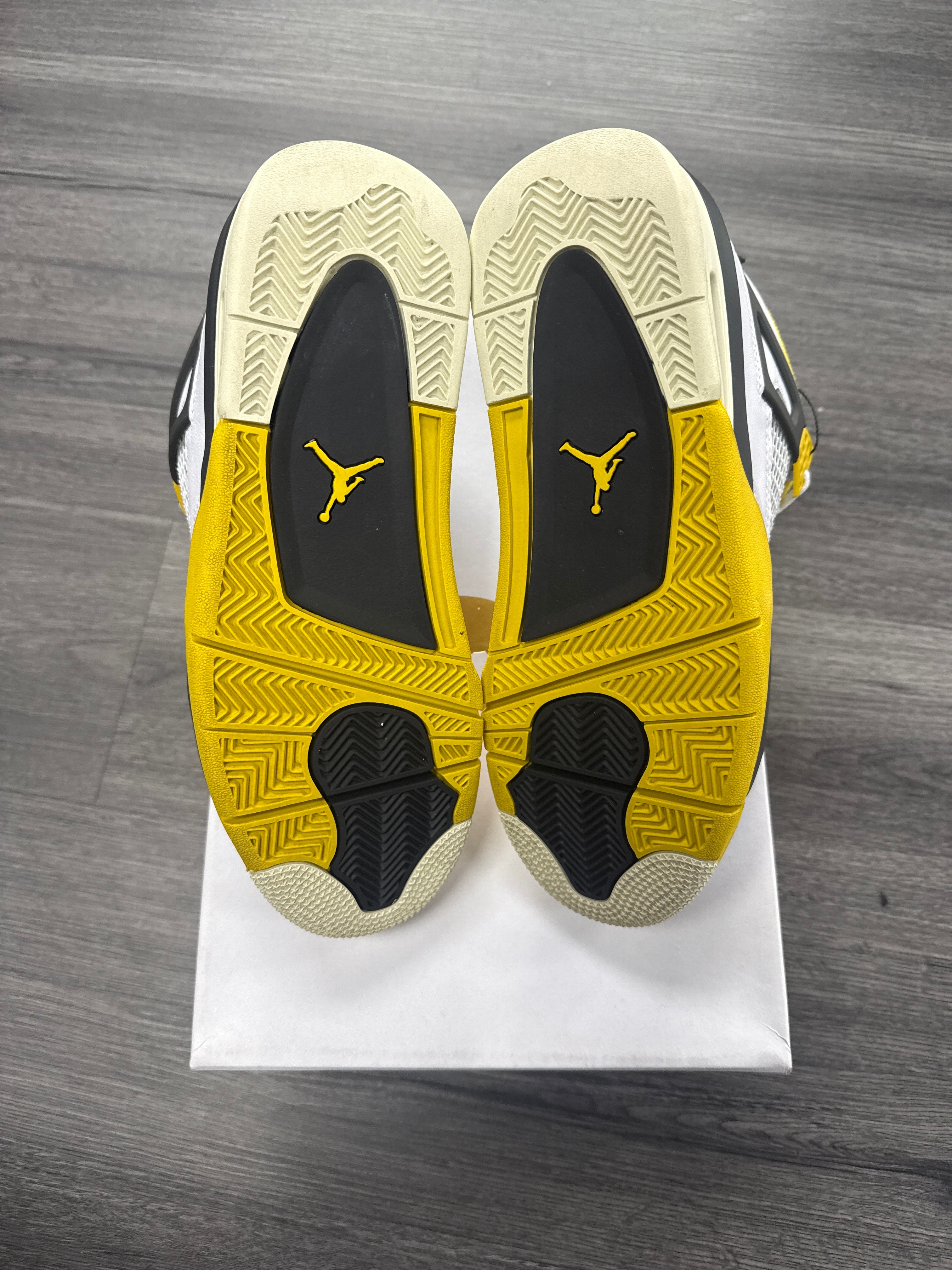 Jordan 4 Vivid Sulfur - size 9M/10.5W