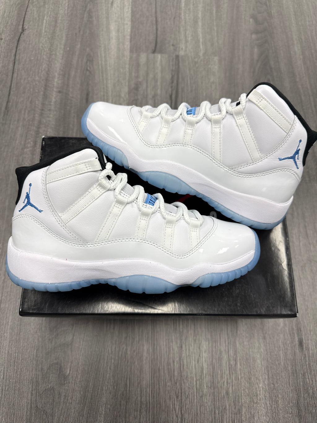 Jordan 11 Legend Blue GS - size 6