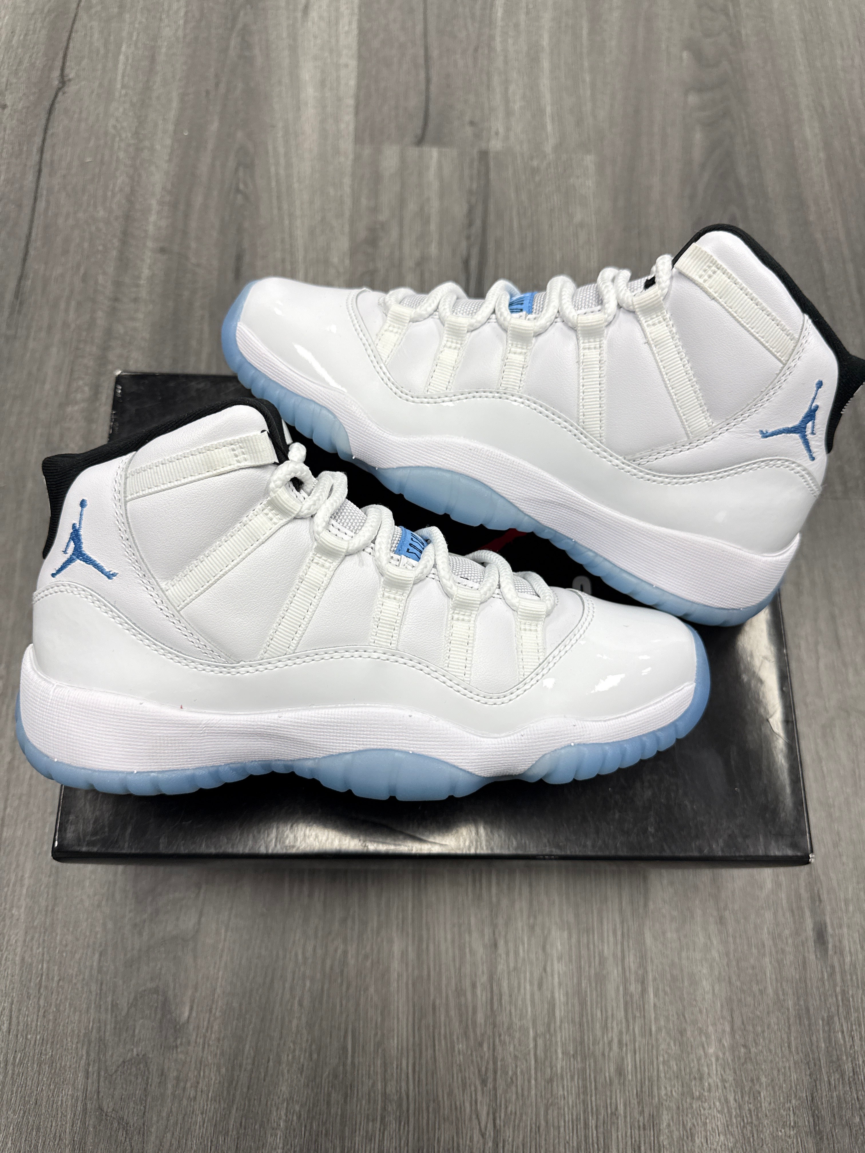 Jordan 11 Legend Blue GS - size 6