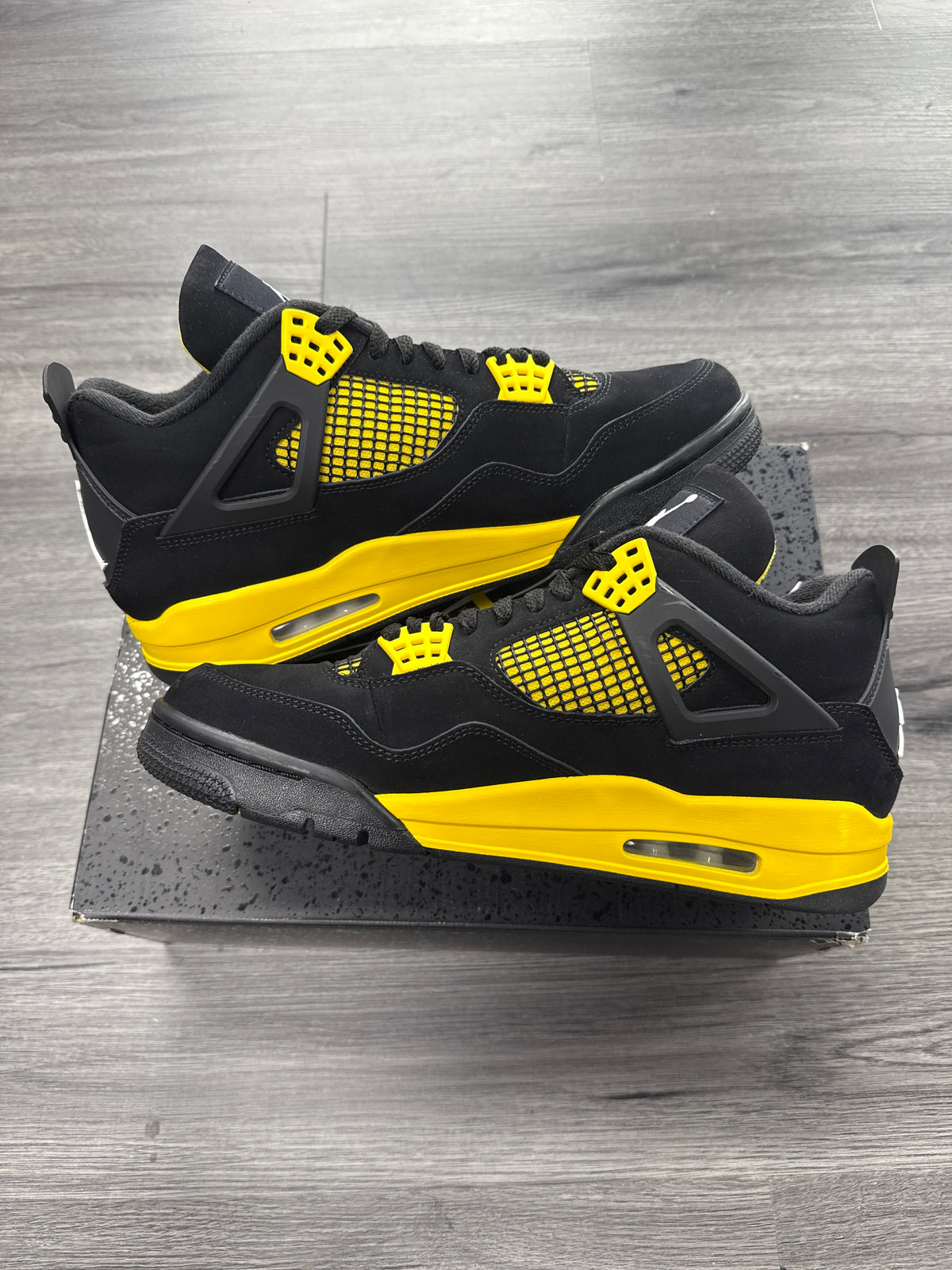 Jordan 4 Thunder - size 10