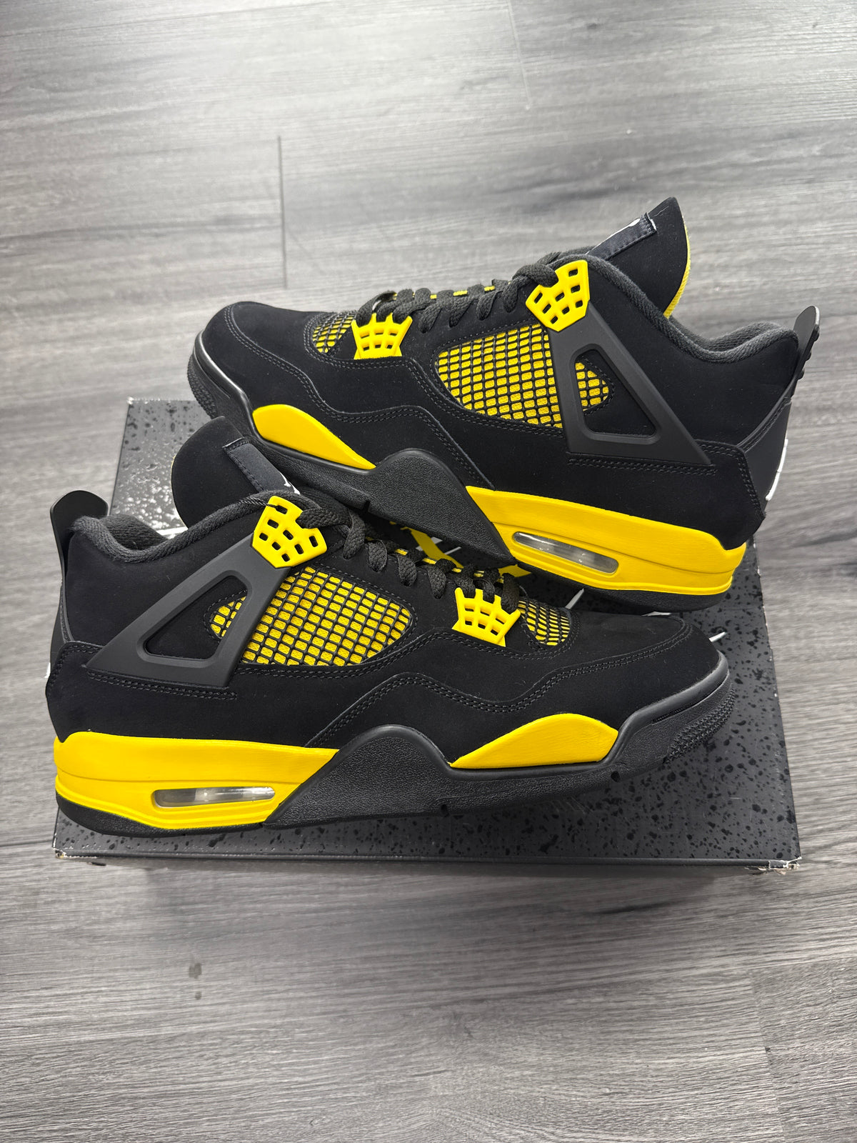 Jordan 4 Thunder - size 10