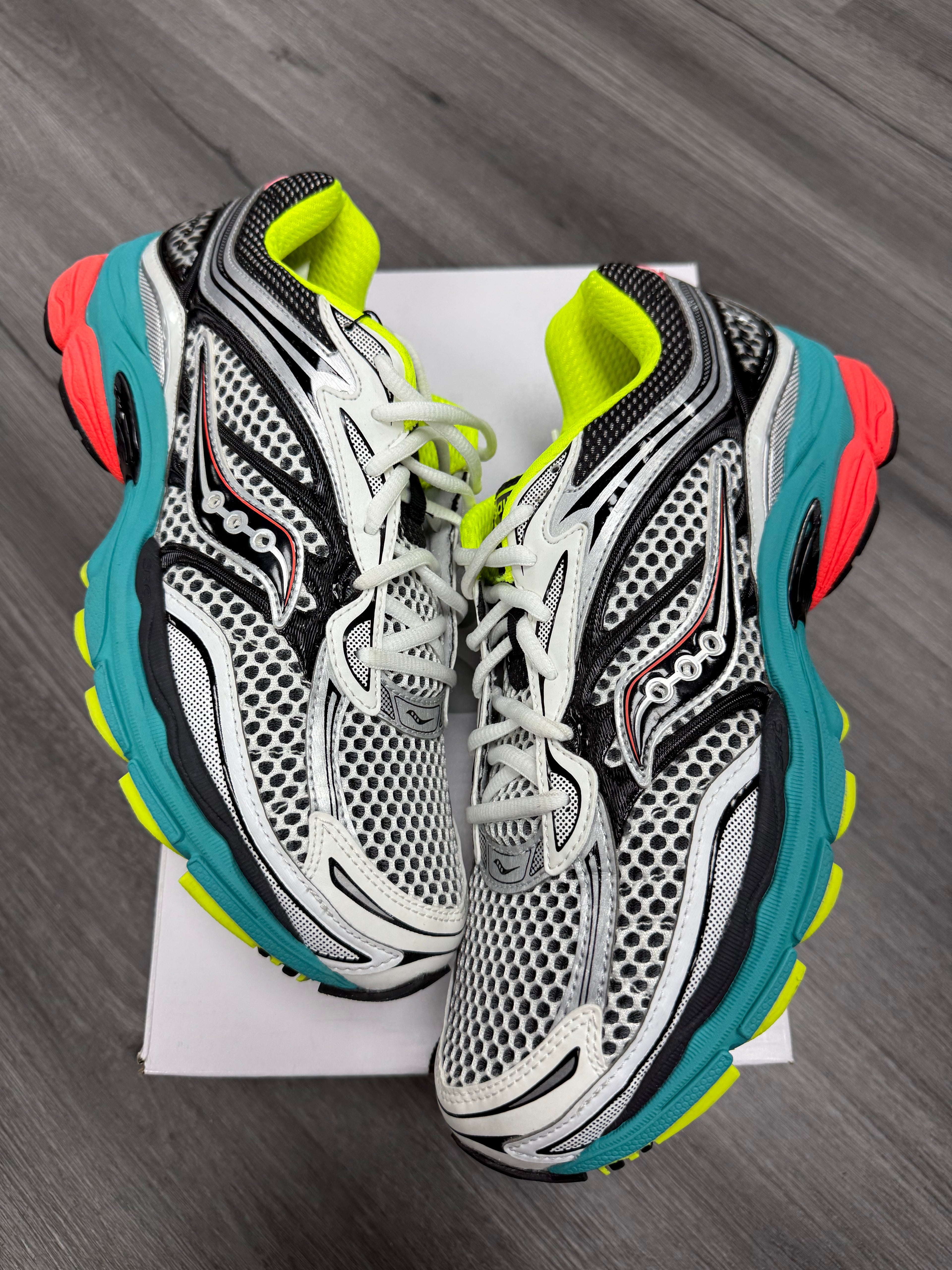 Saucony Progrid Omni 9 Silver Mutant - size 10