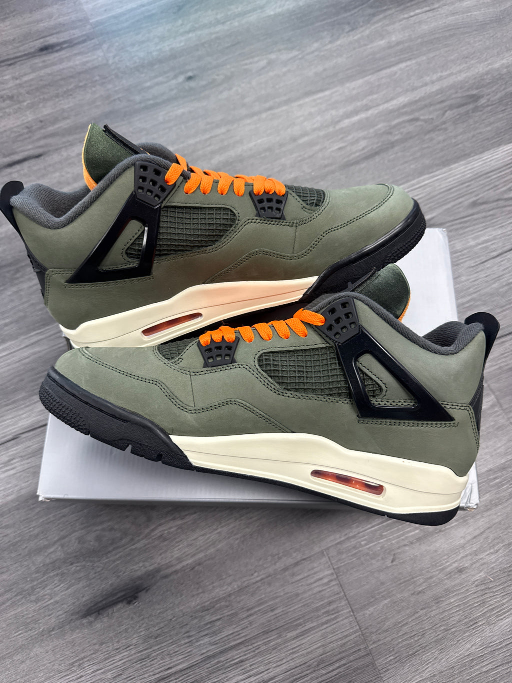 Jordan 4 Undefeated - size 11
