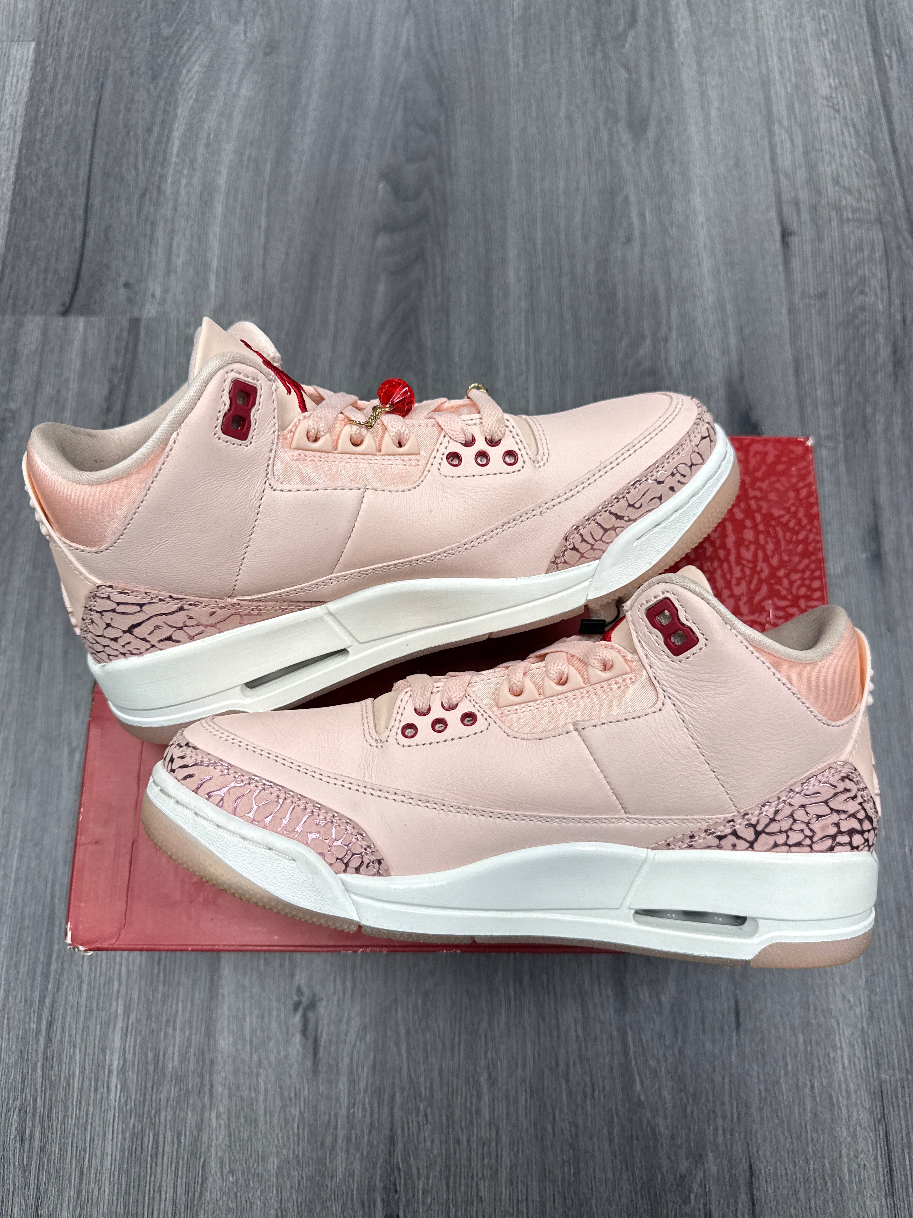 Jordan 3 Valentine (2025) - size 7m/8.5w