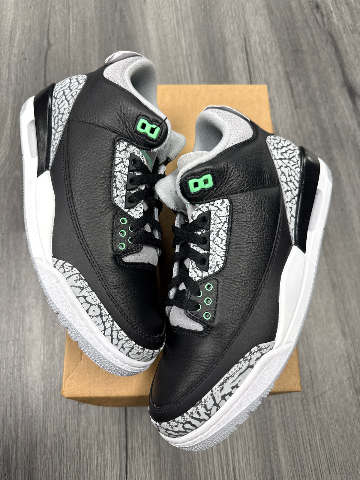 Jordan 3 Green Glow - size 8.5