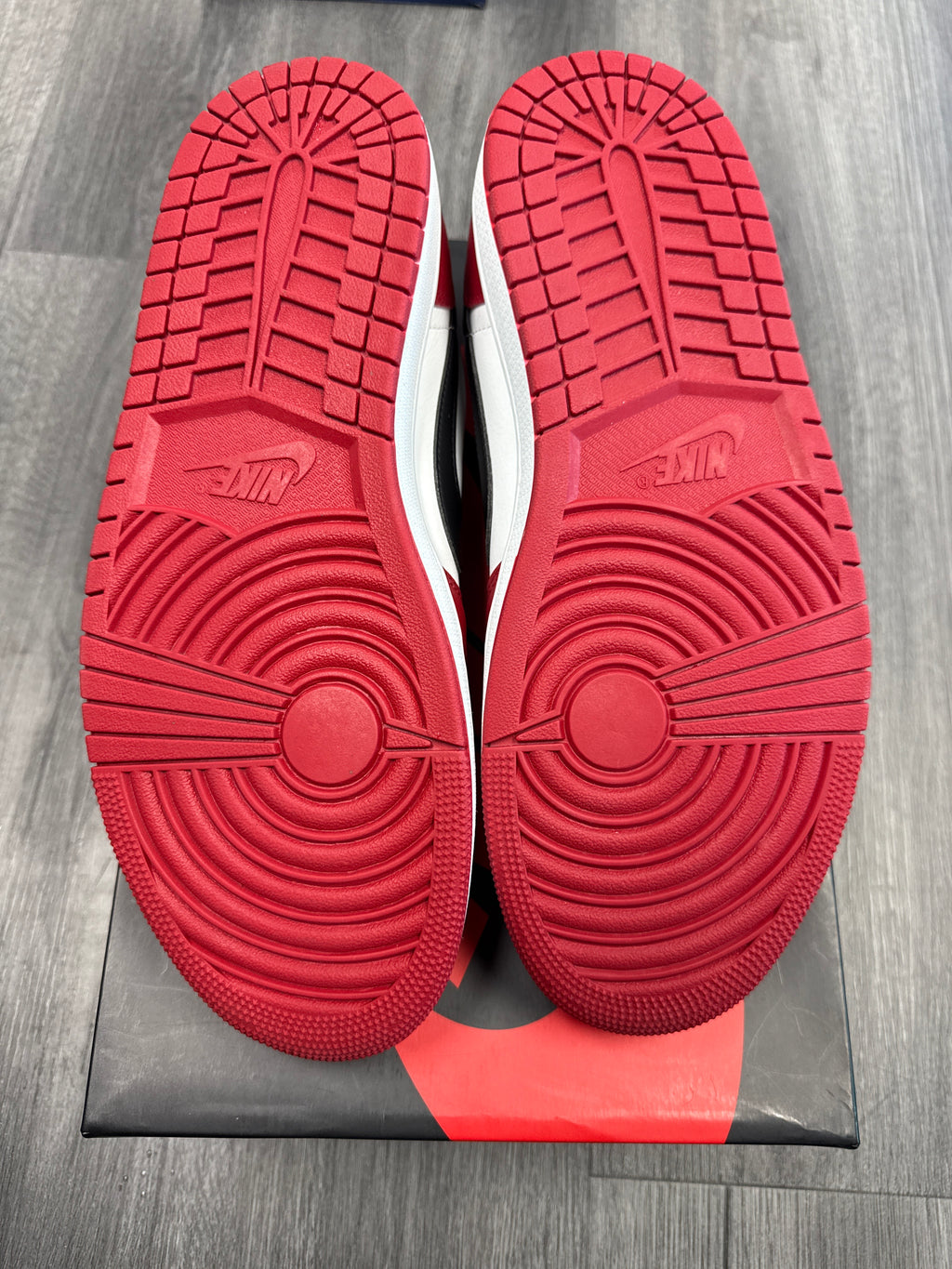 Jordan 1 Low Chicago - size 11.5