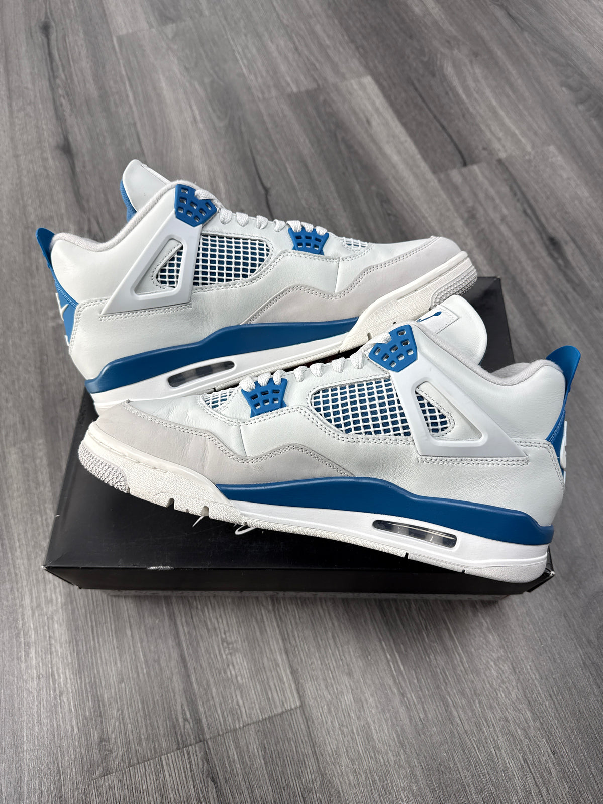 Jordan 4 Military Blue - size 10.5