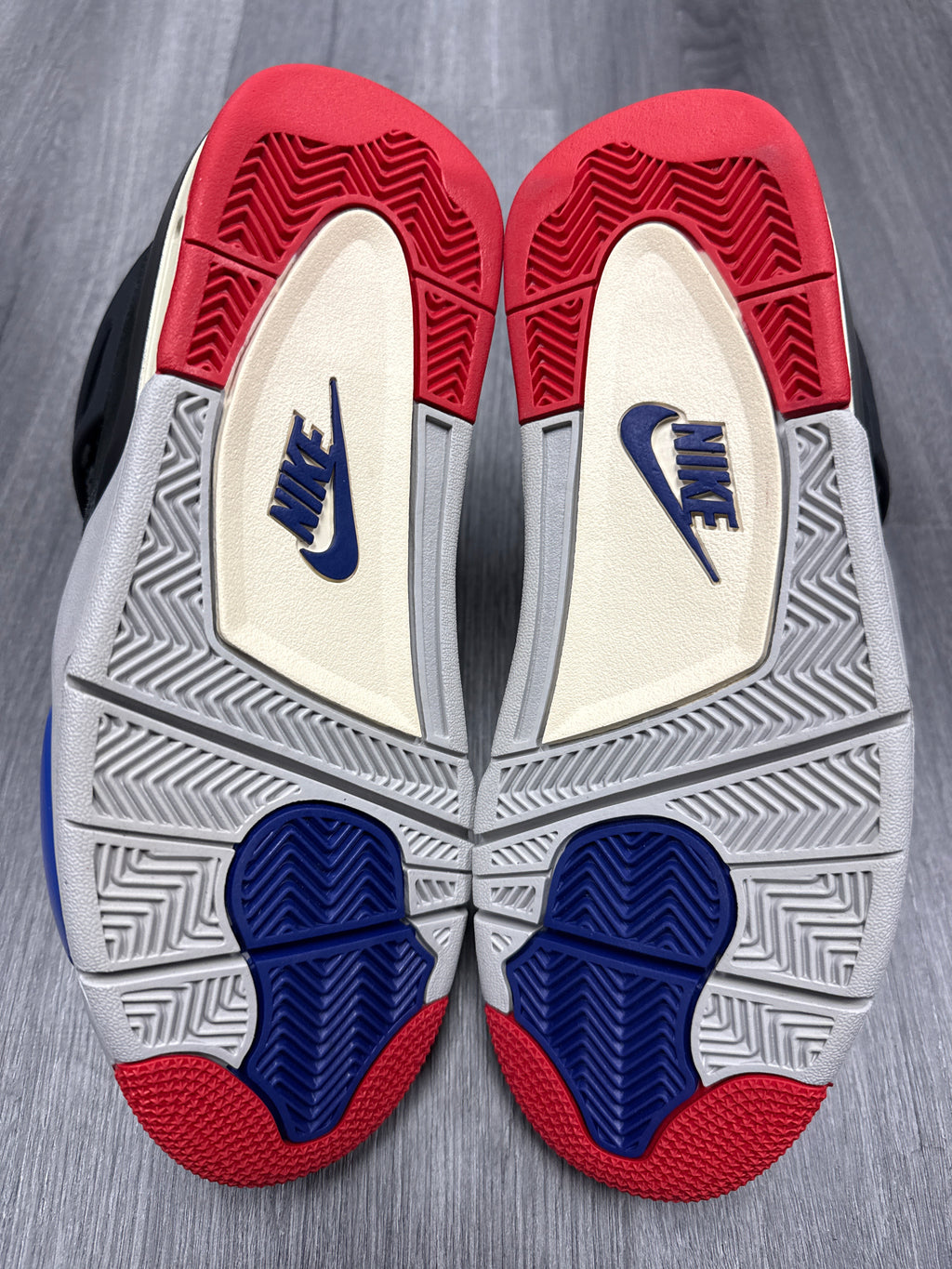 Jordan 4 Rare Air - size 8