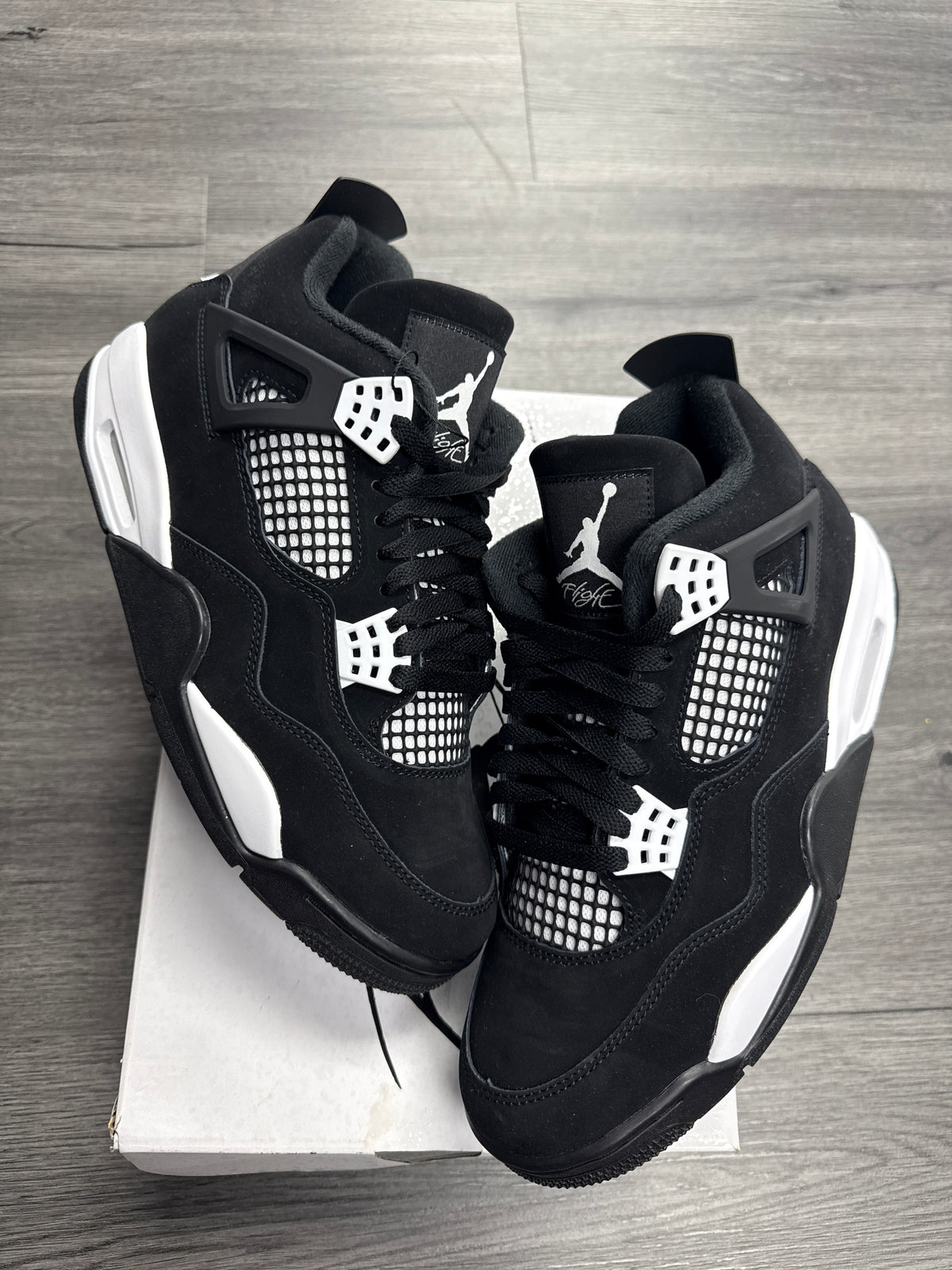Jordan 4 White Thunder - size 9
