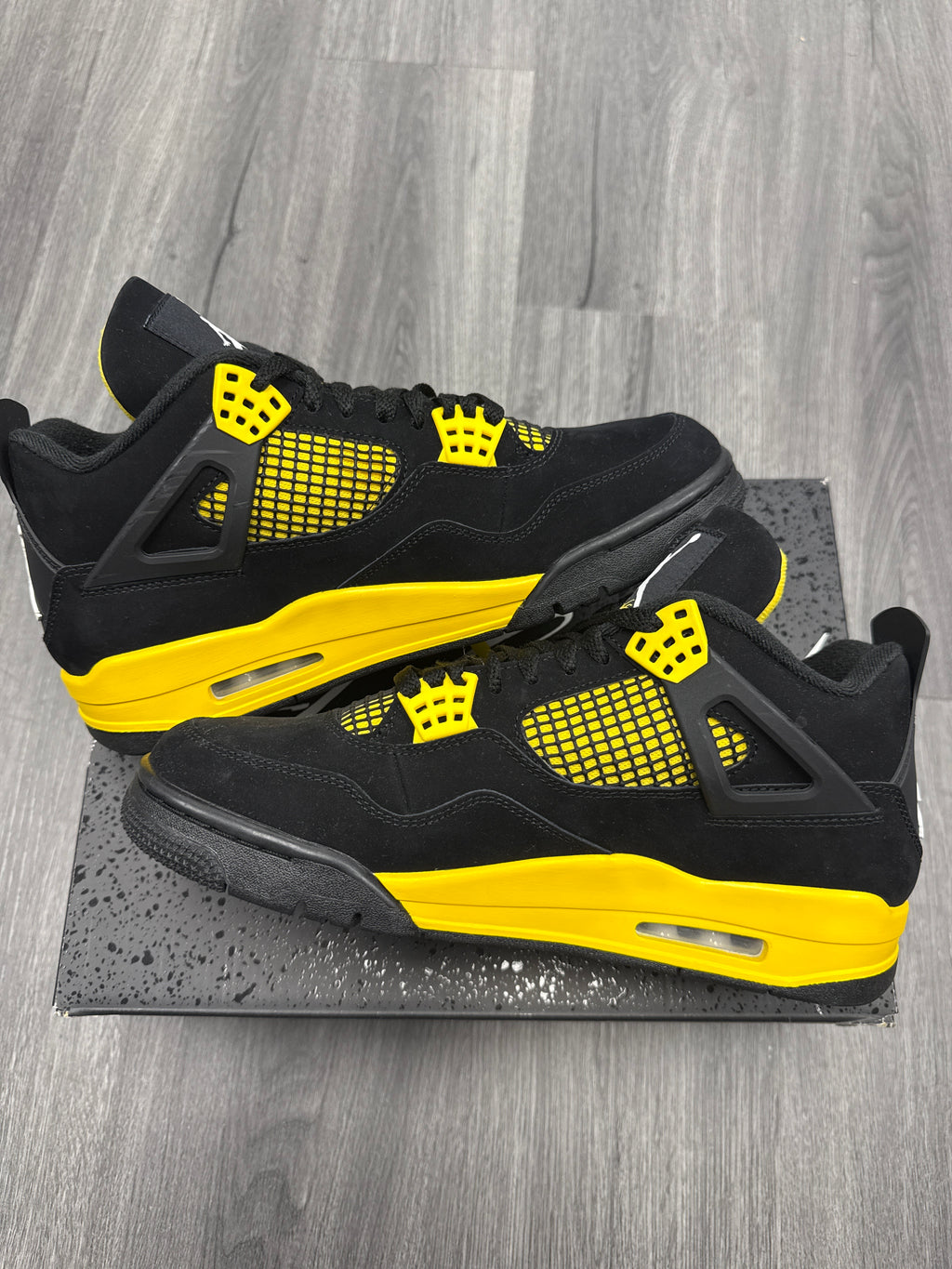 Jordan 4 Thunder - size 9.5