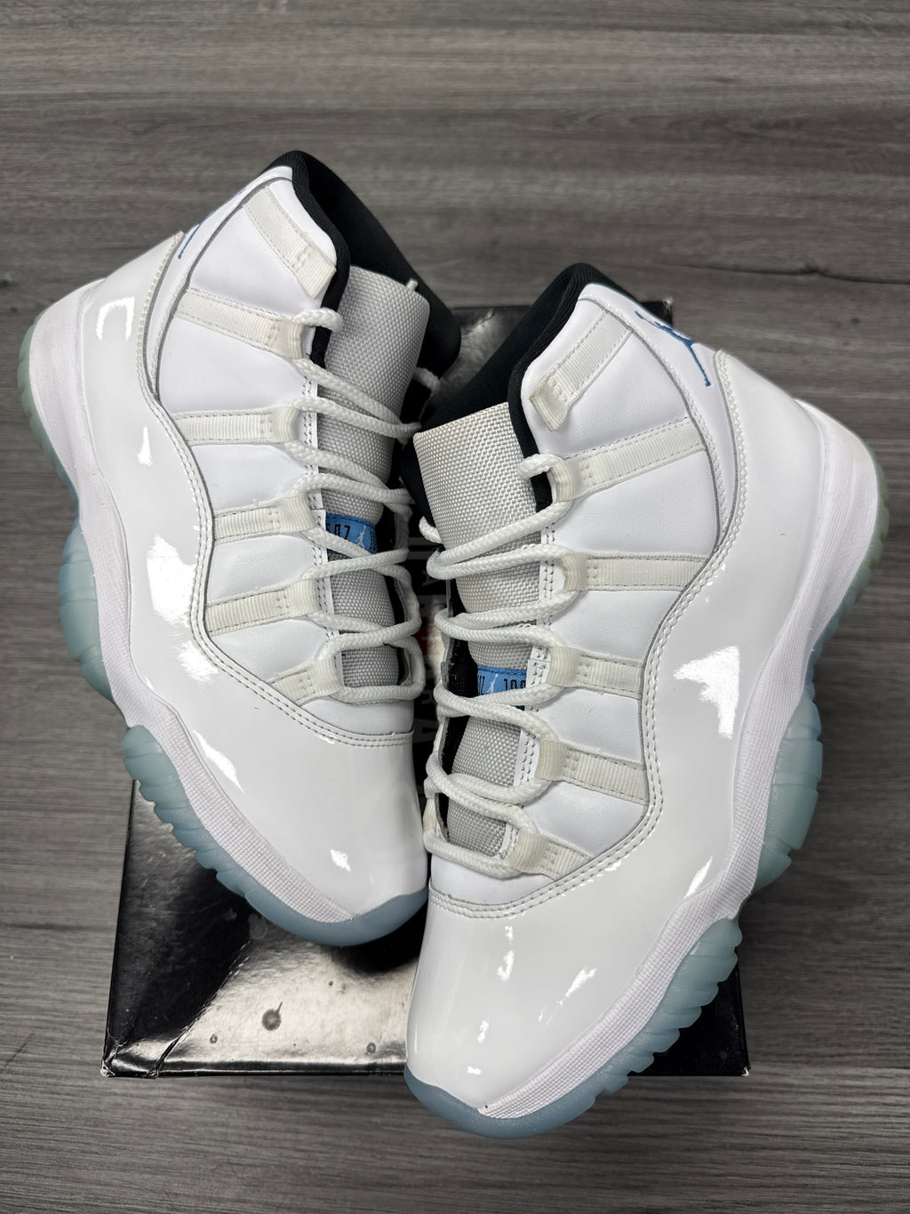 Jordan 11 Legend Blue - size 9