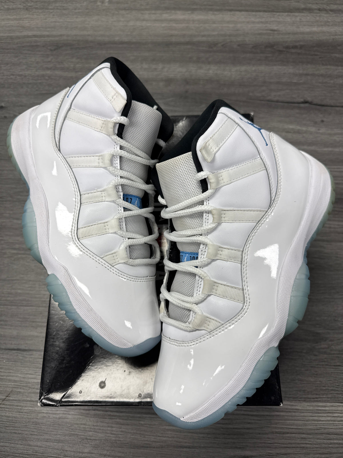 Jordan 11 Legend Blue - size 9