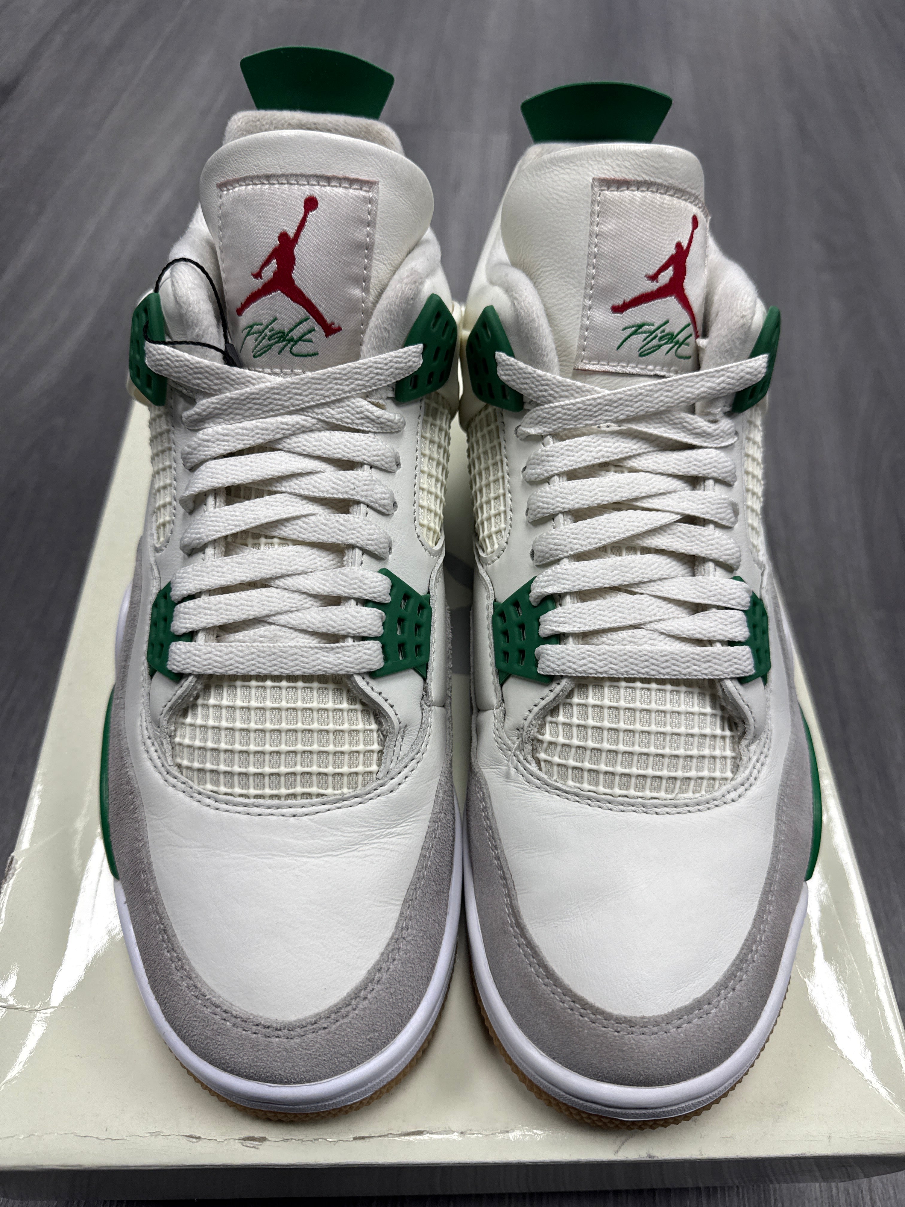 Jordan 4 SB Pine Green - size 9.5