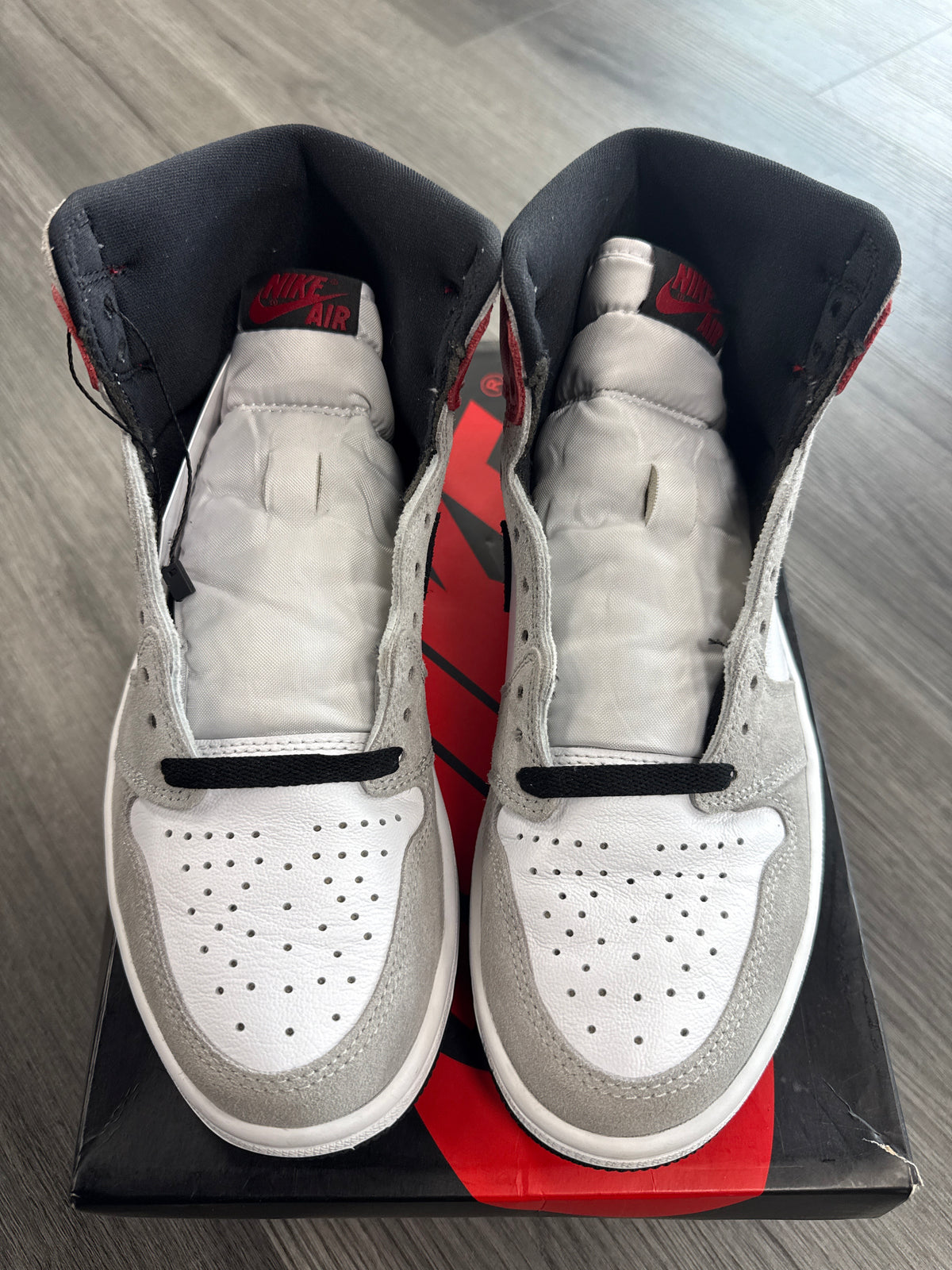 Jordan 1 Light Smoke Grey - size 8