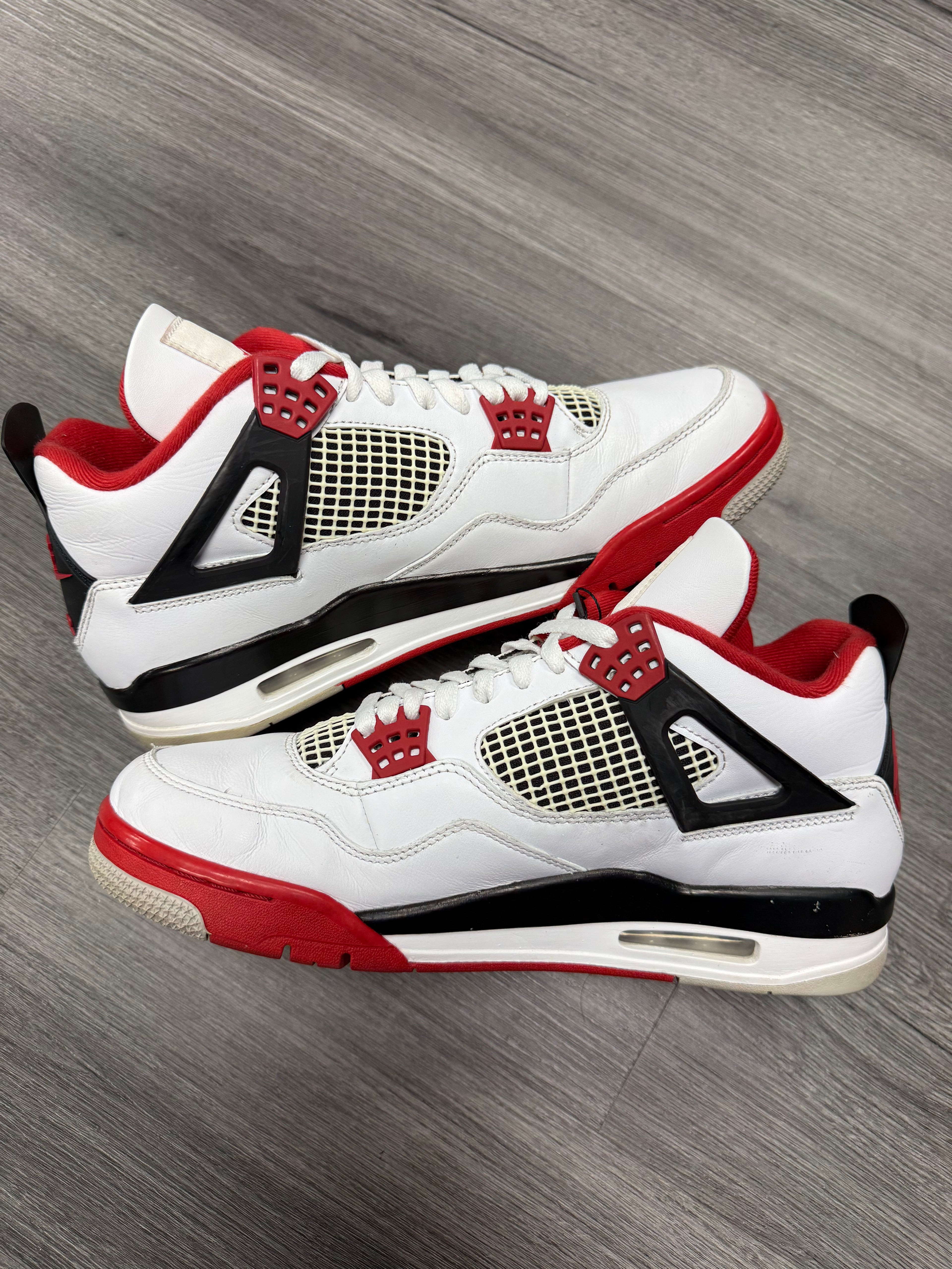 Jordan 4 Fire Red - size 10.5
