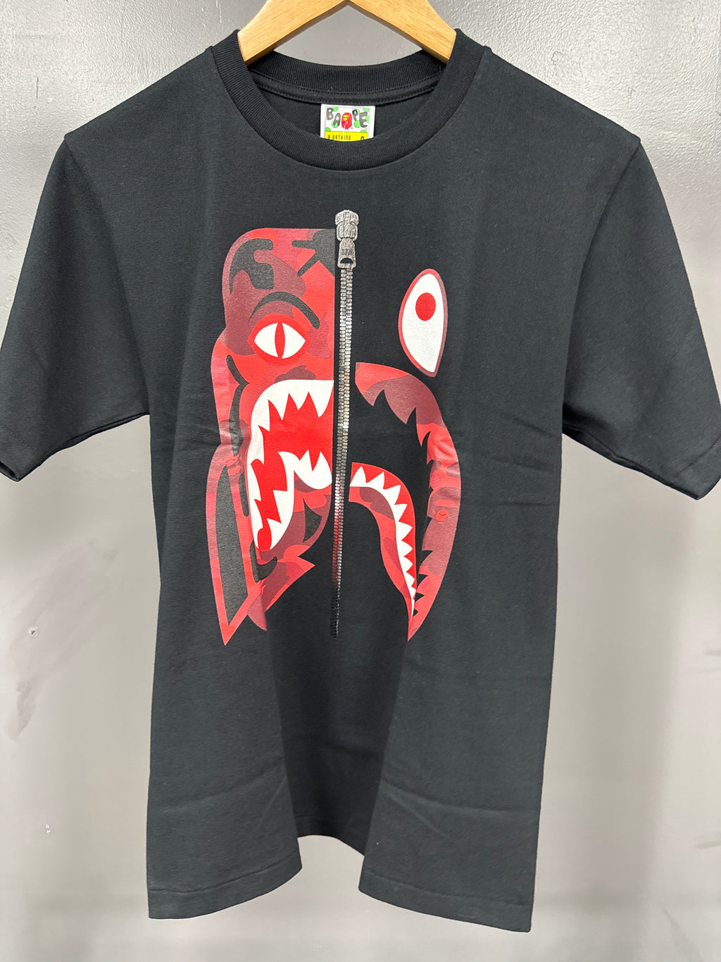 BAPE Camo Tiger Shark Tee Black/Purple - size s