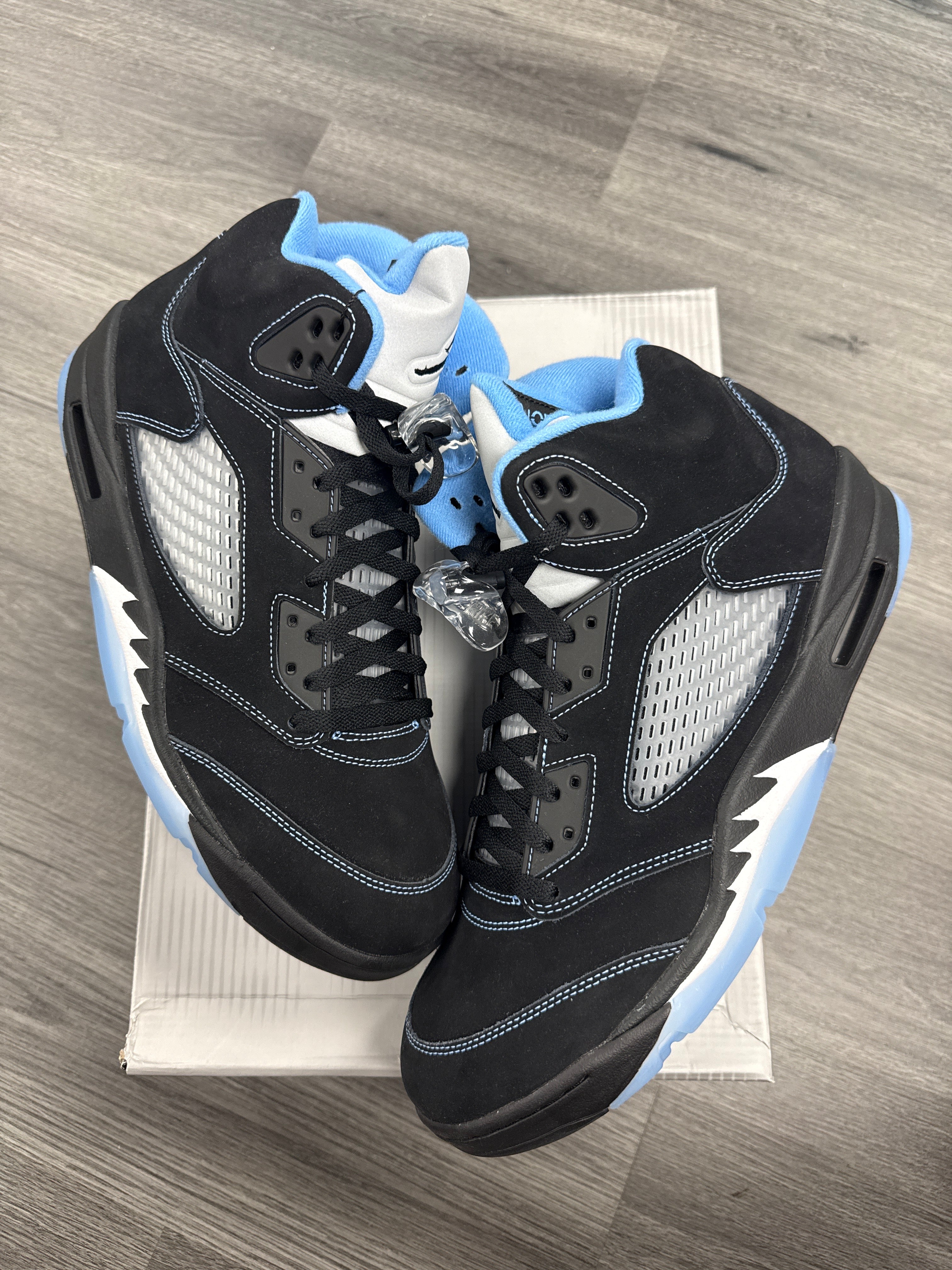Jordan 5 University Blue - Size 13