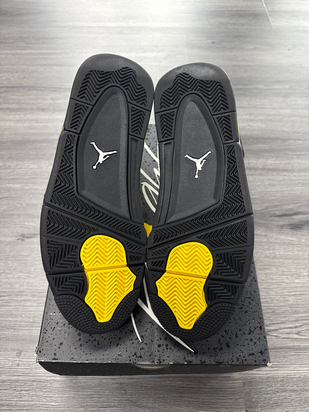 Jordan 4 Thunder - size 10