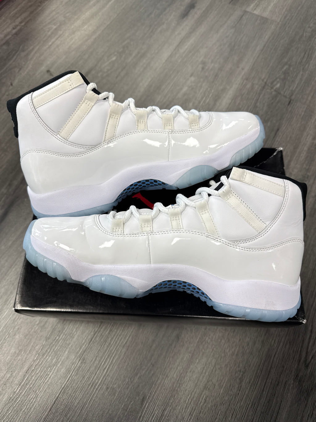 Jordan 11 Legend Blue - size 9