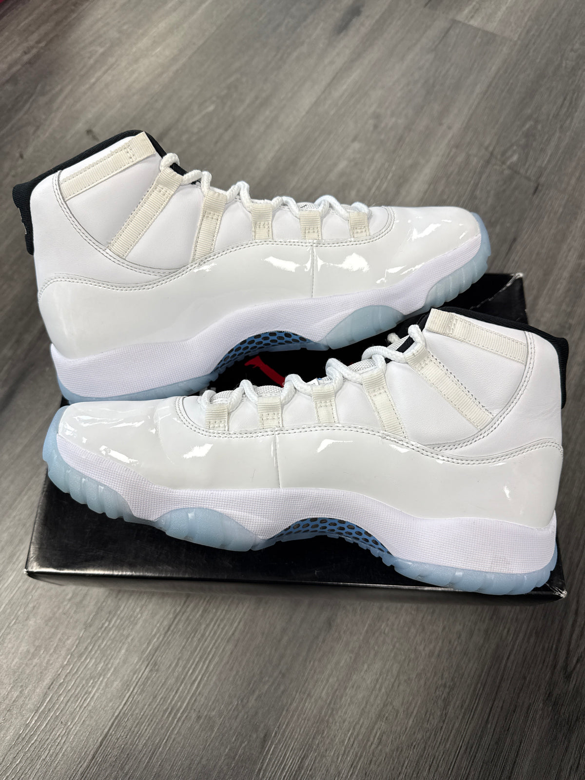 Jordan 11 Legend Blue - size 9