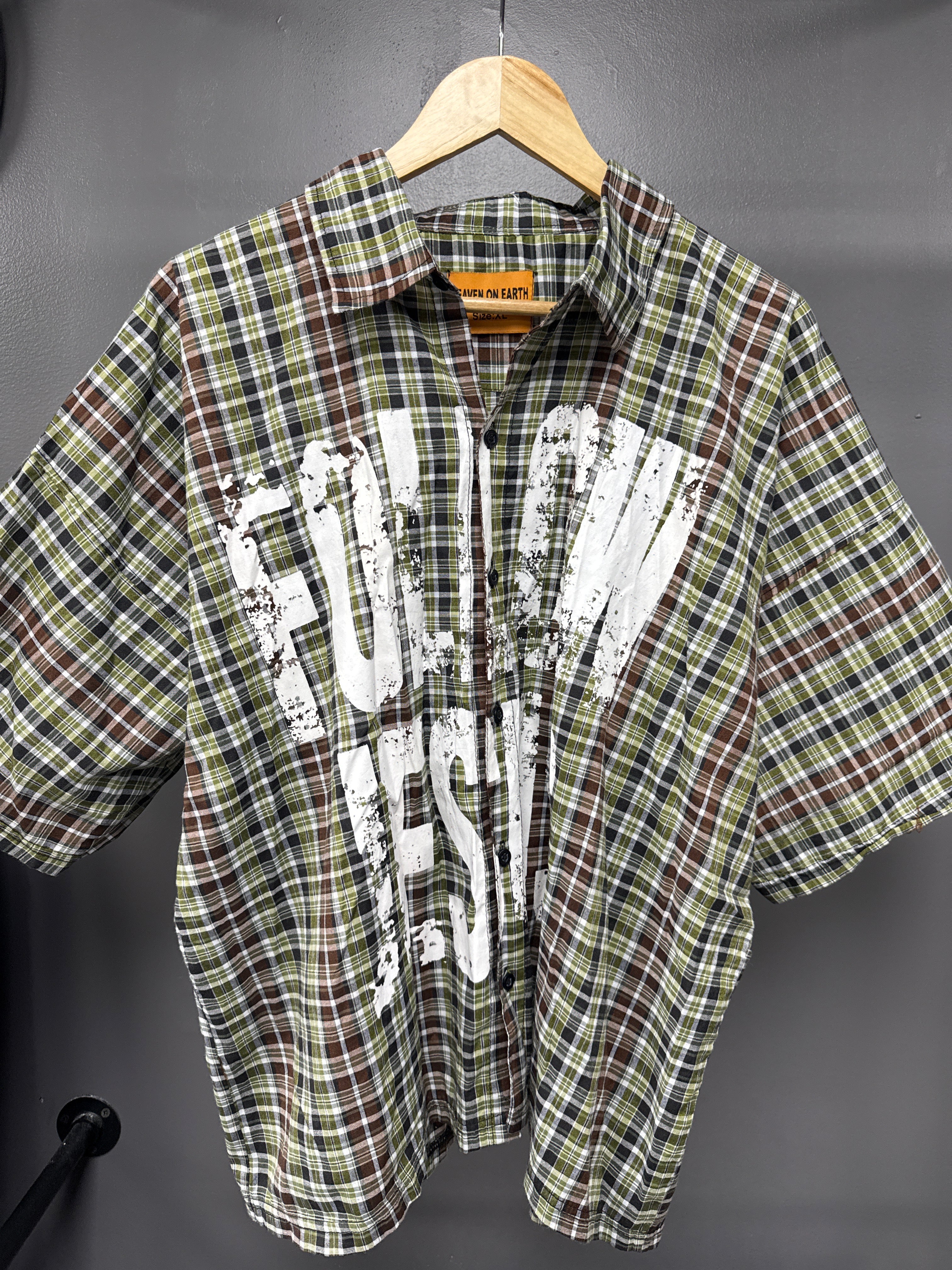 Heaven On Earth Follow Jesus Button Up - size xl