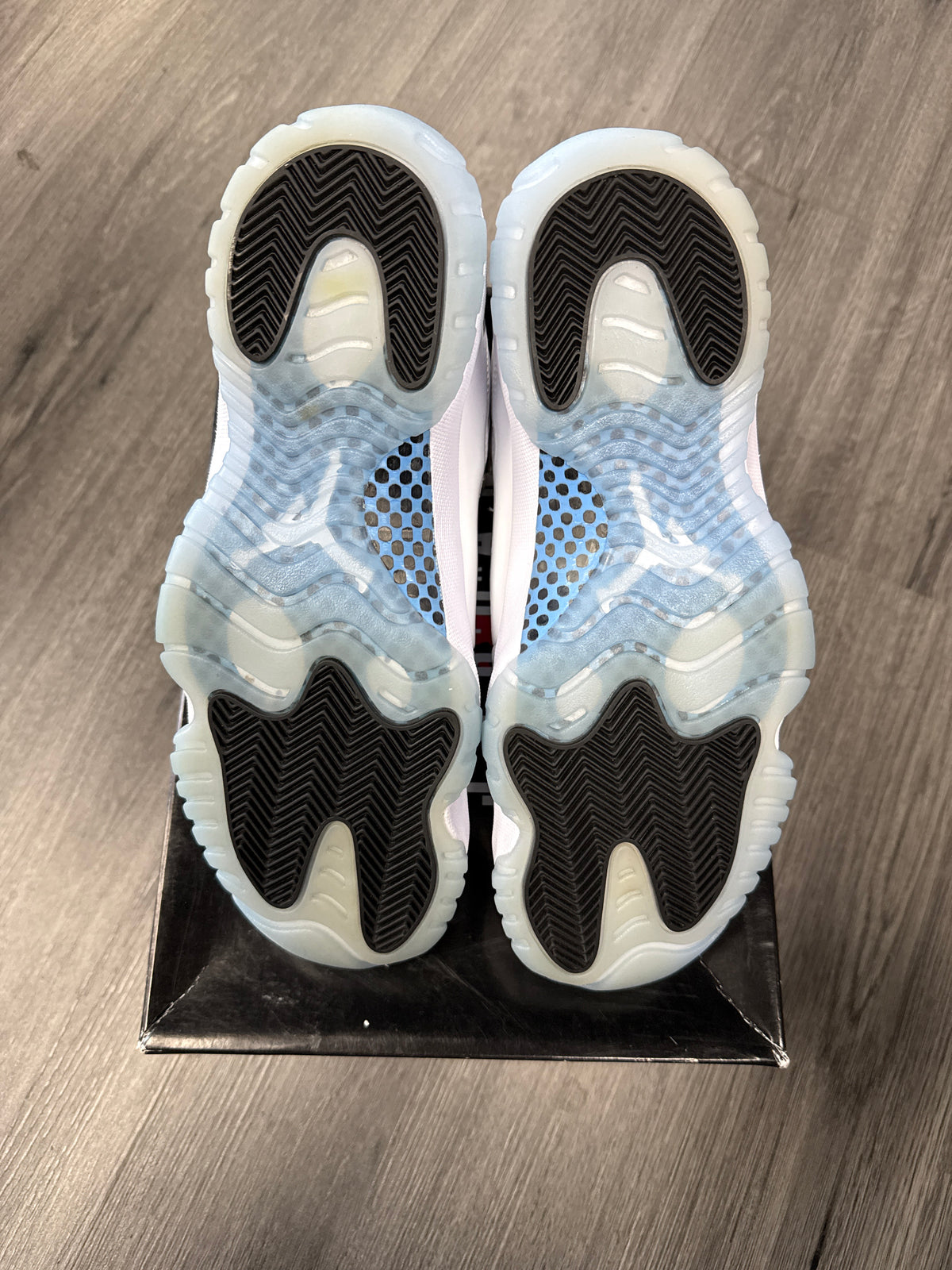 Jordan 11 Legend Blue - size 9