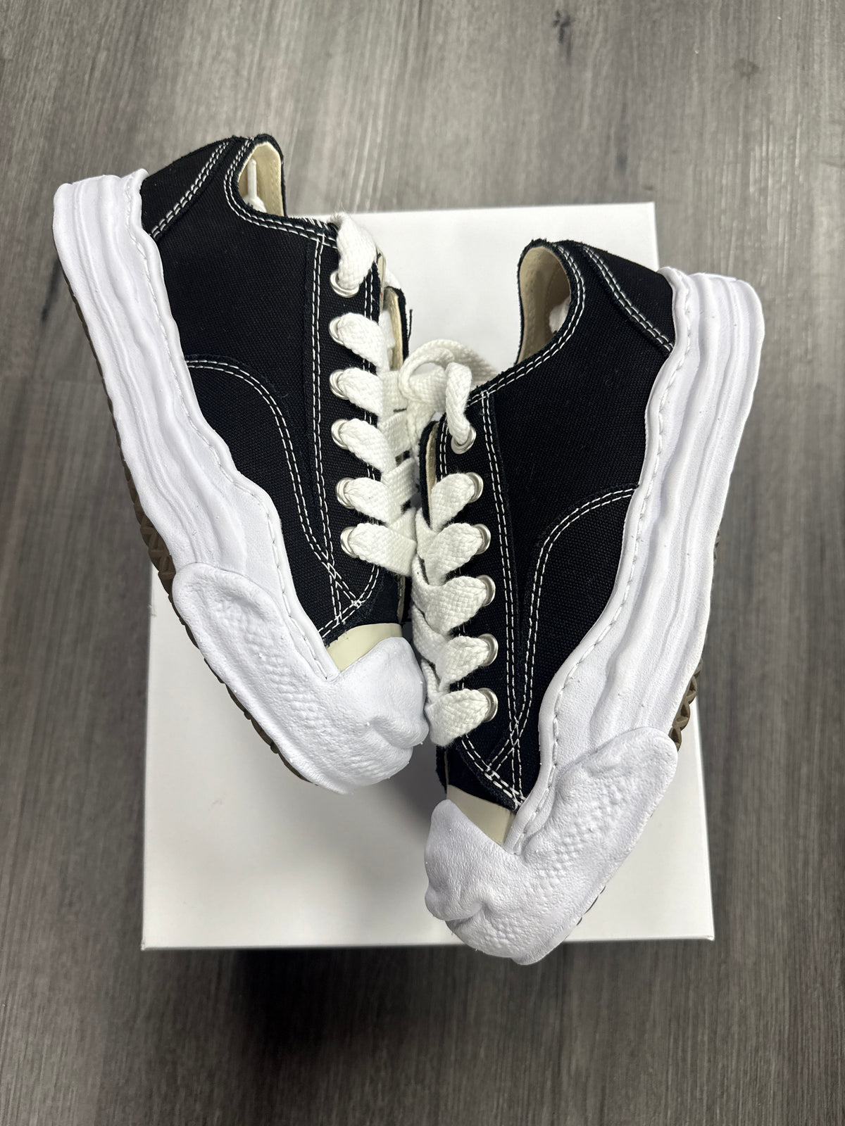 Maison Mihara Black White - size 39/6