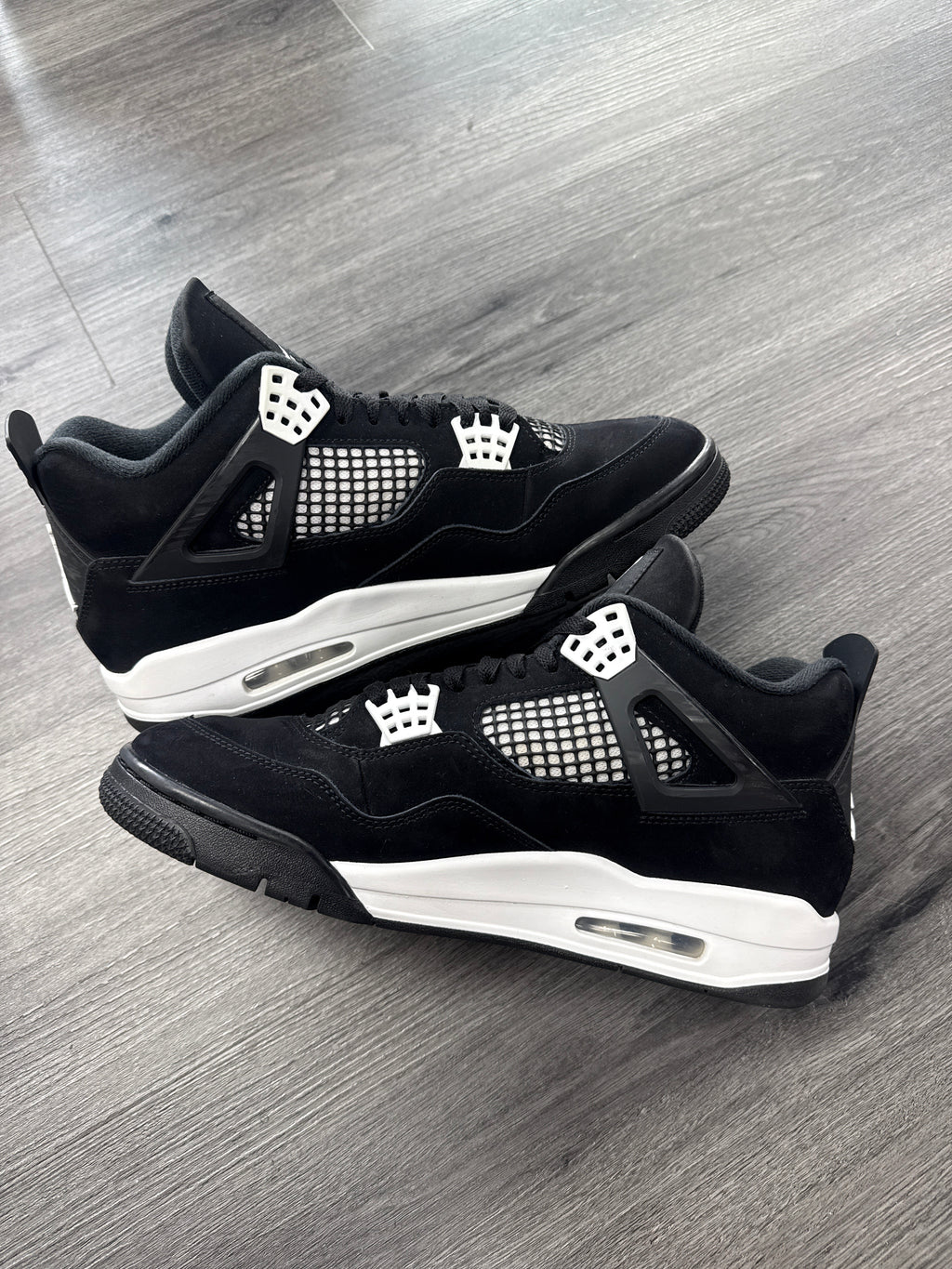 Jordan 4 White Thunder - size 10