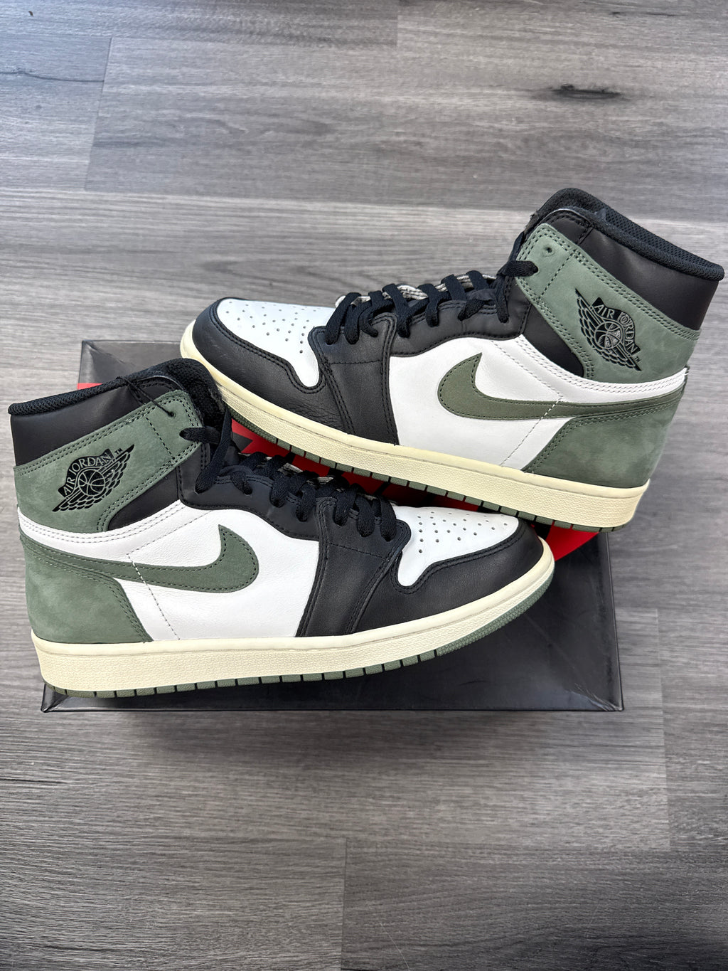 Jordan 1 Clay Green - size 9.5