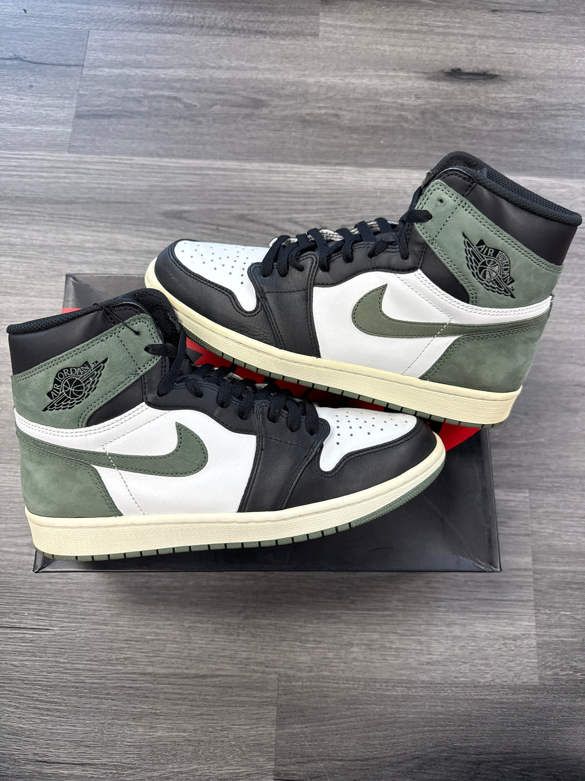 Jordan 1 Clay Green - size 9.5