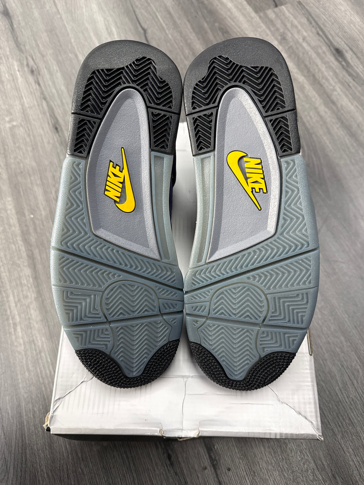 Jordan 4 Lakers - size 8.5