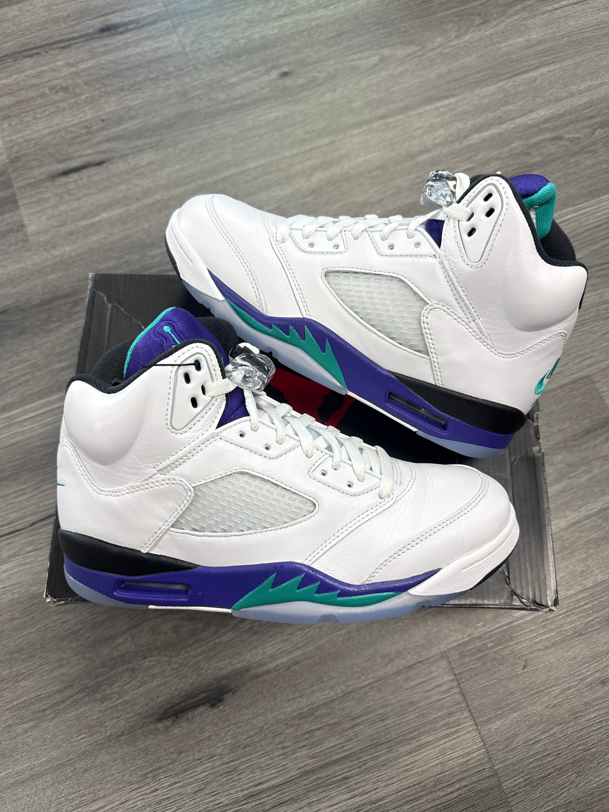 Jordan 5 Grape - size 8.5