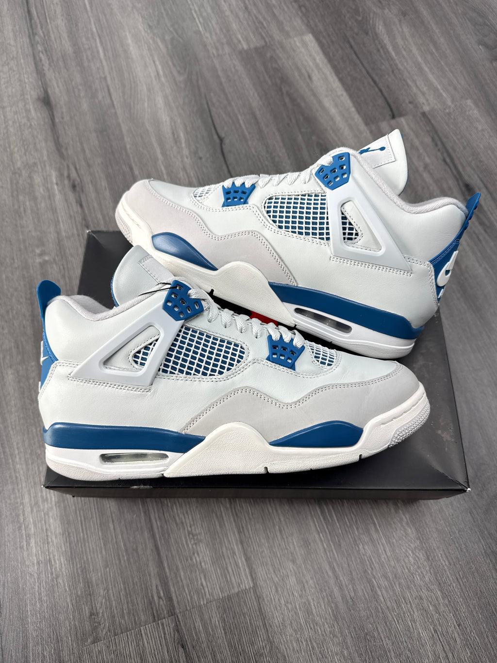 Jordan 4 Military Blue - size 10.5