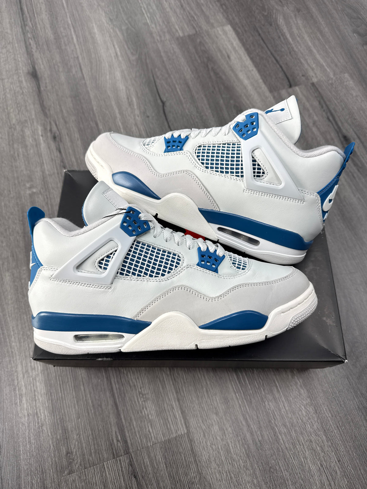 Jordan 4 Military Blue - size 10.5