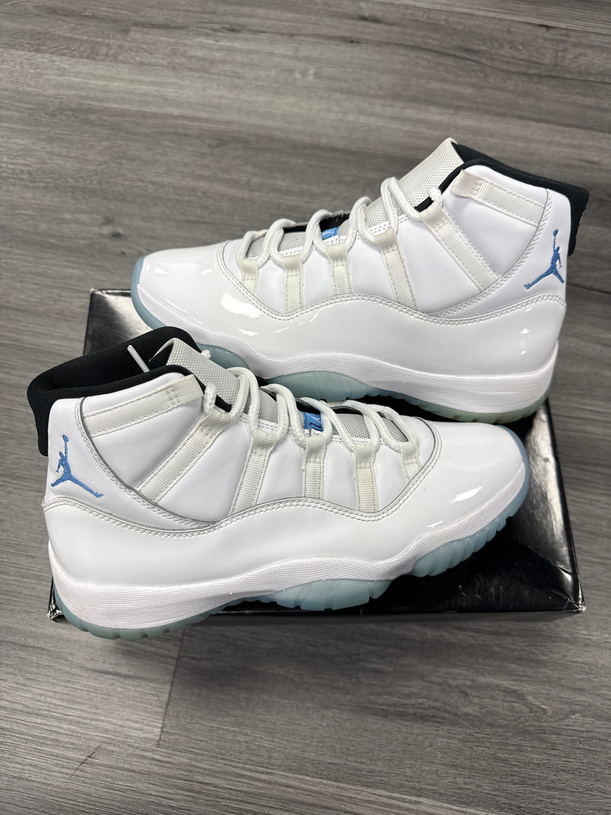 Jordan 11 Legend Blue - size 9