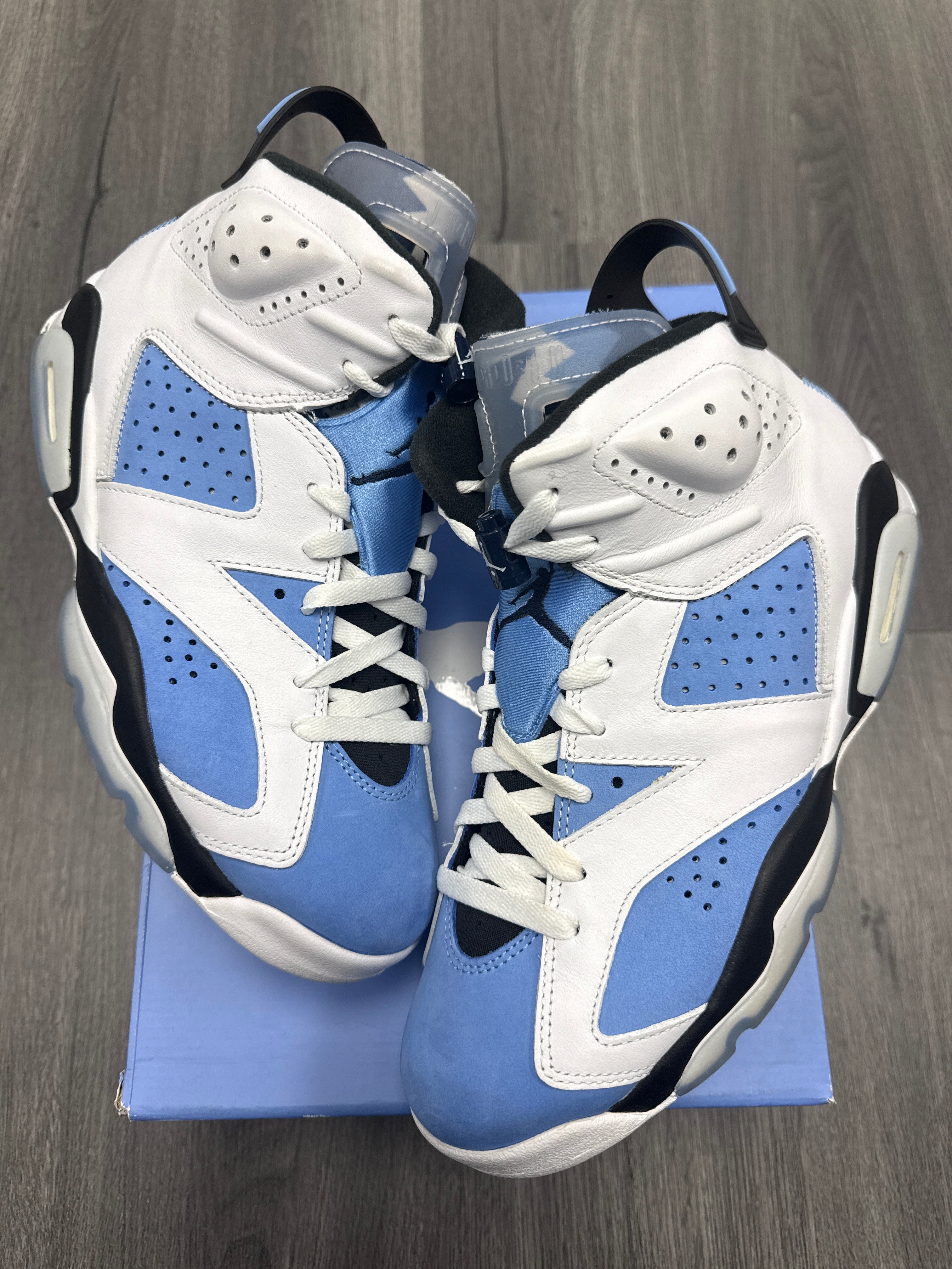 Jordan 6 University Blue - size 9