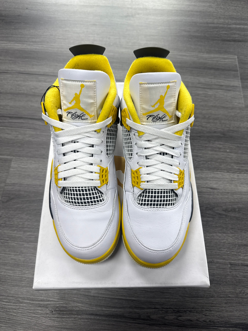 Jordan 4 Vivid Sulfur - size 9M/10.5W