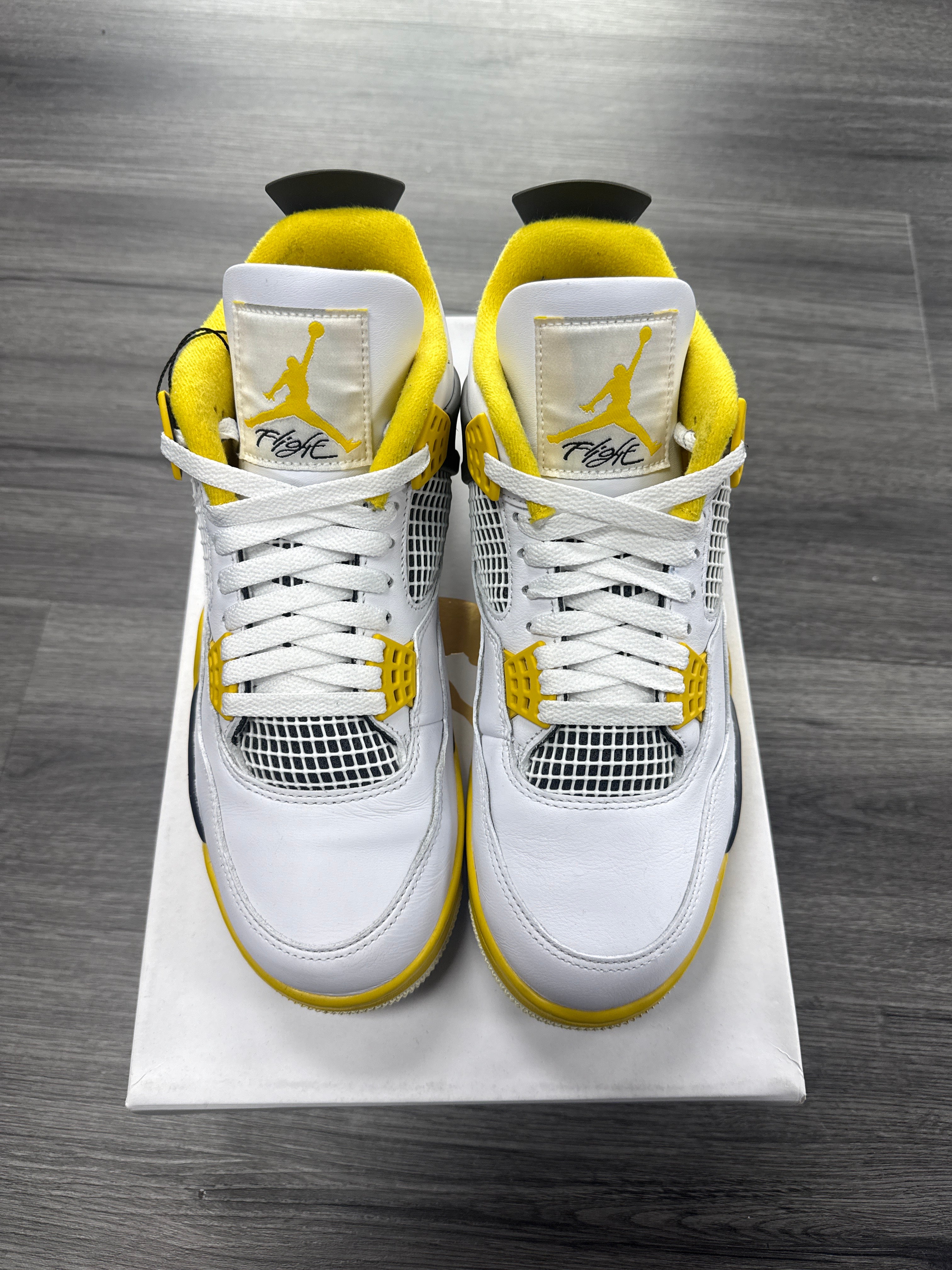 Jordan 4 Vivid Sulfur - size 9M/10.5W