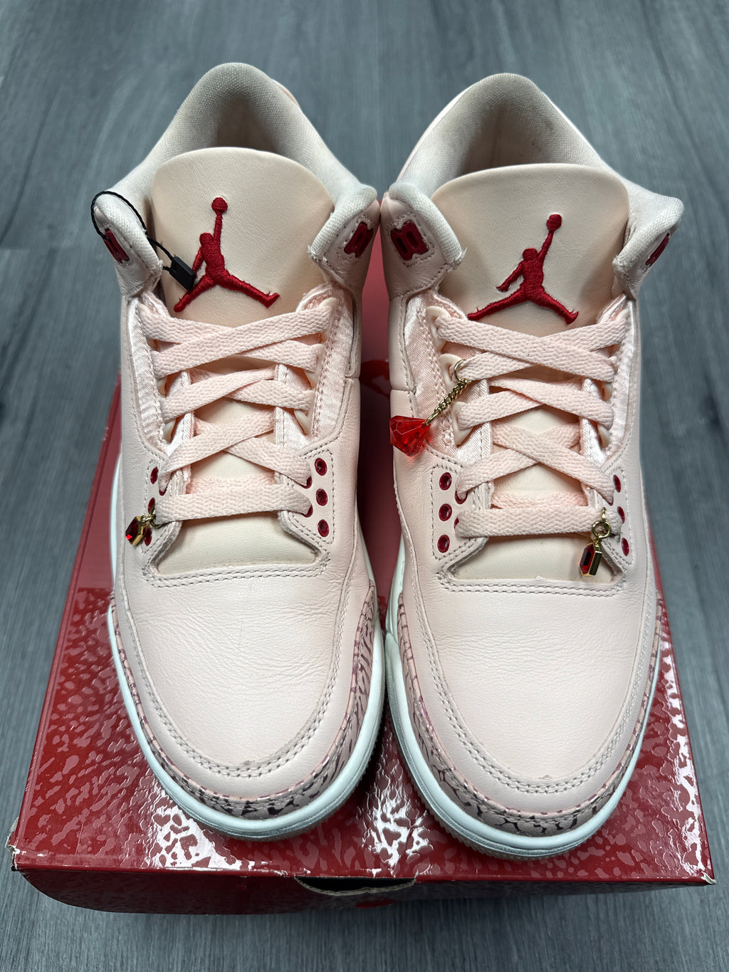 Jordan 3 Valentine (2025) - size 7m/8.5w