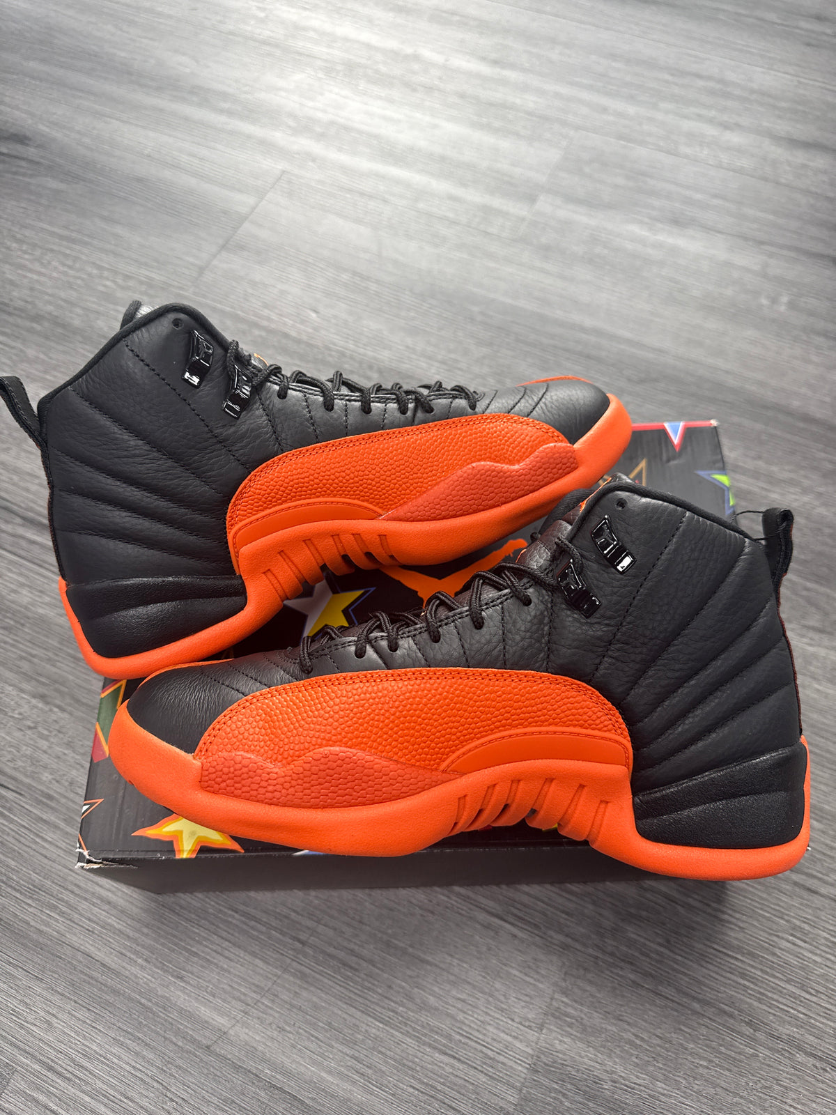 Jordan 12 Brilliant Orange - size 8.5m