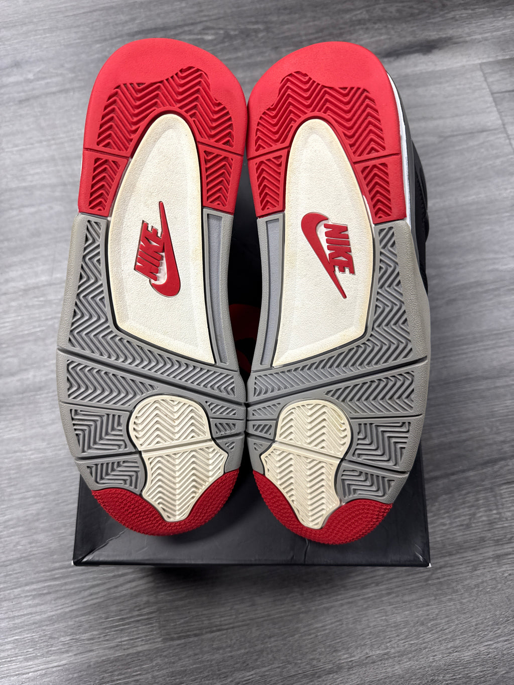 Jordan 4 Bred (2019) - size 9.5