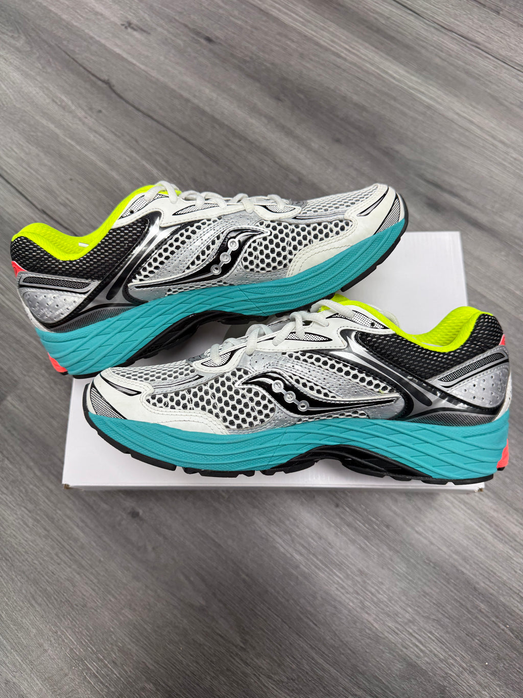 Saucony Progrid Omni 9 Silver Mutant - size 10