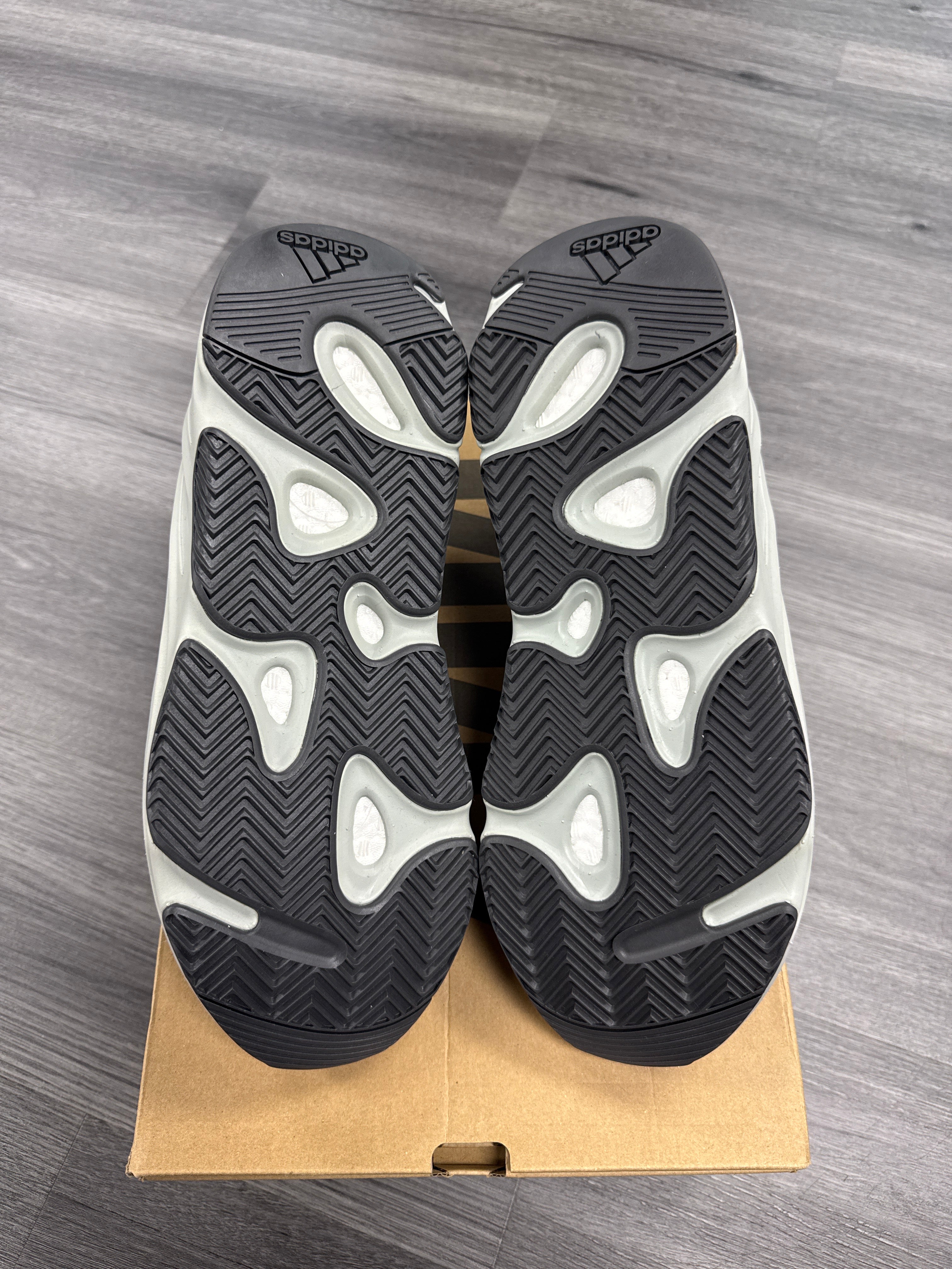Yeezy Boost 700 Salt - Size 13