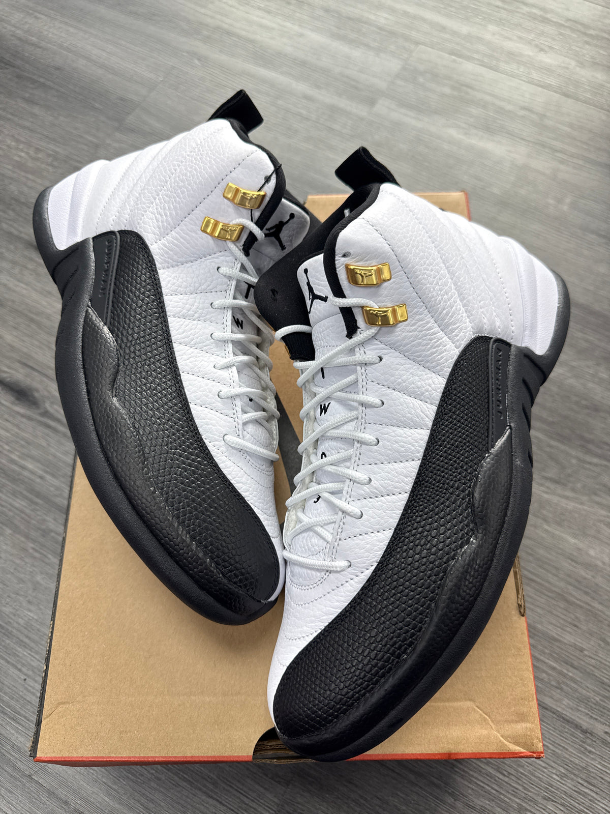 Jordan 12 Taxi - size 9.5