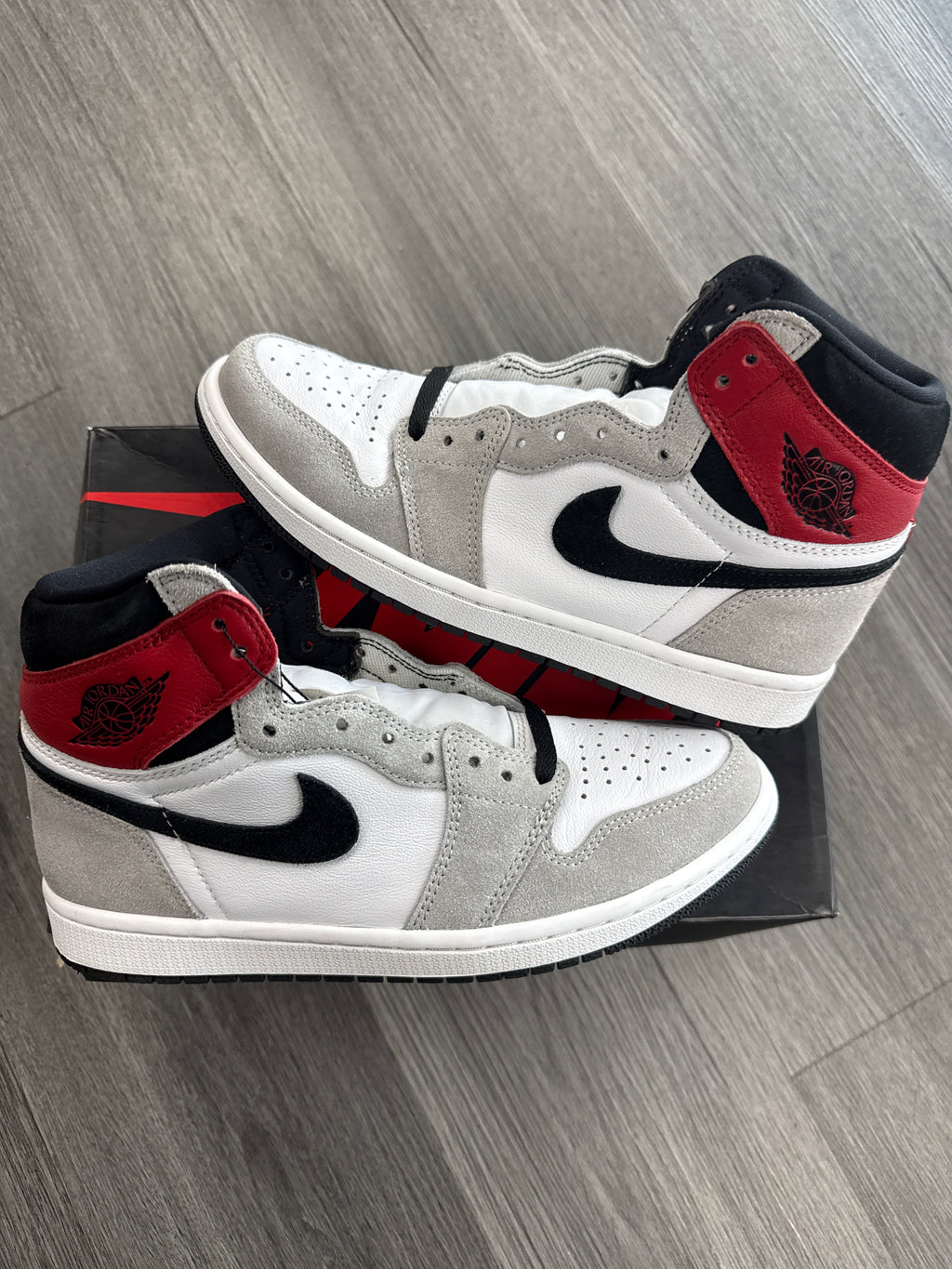 Jordan 1 Light Smoke Grey - size 8