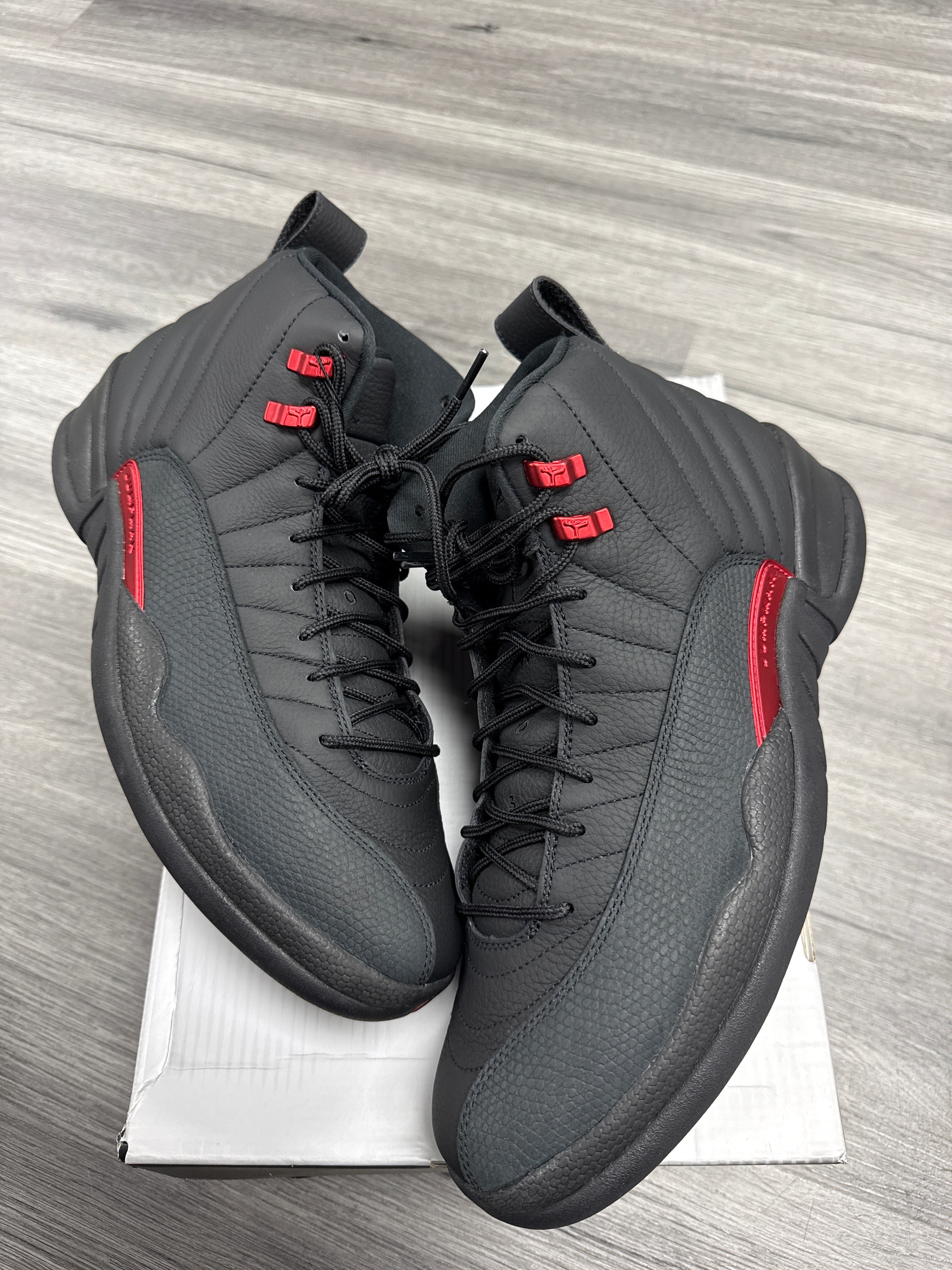 Jordan 12 Bloodline - size 12