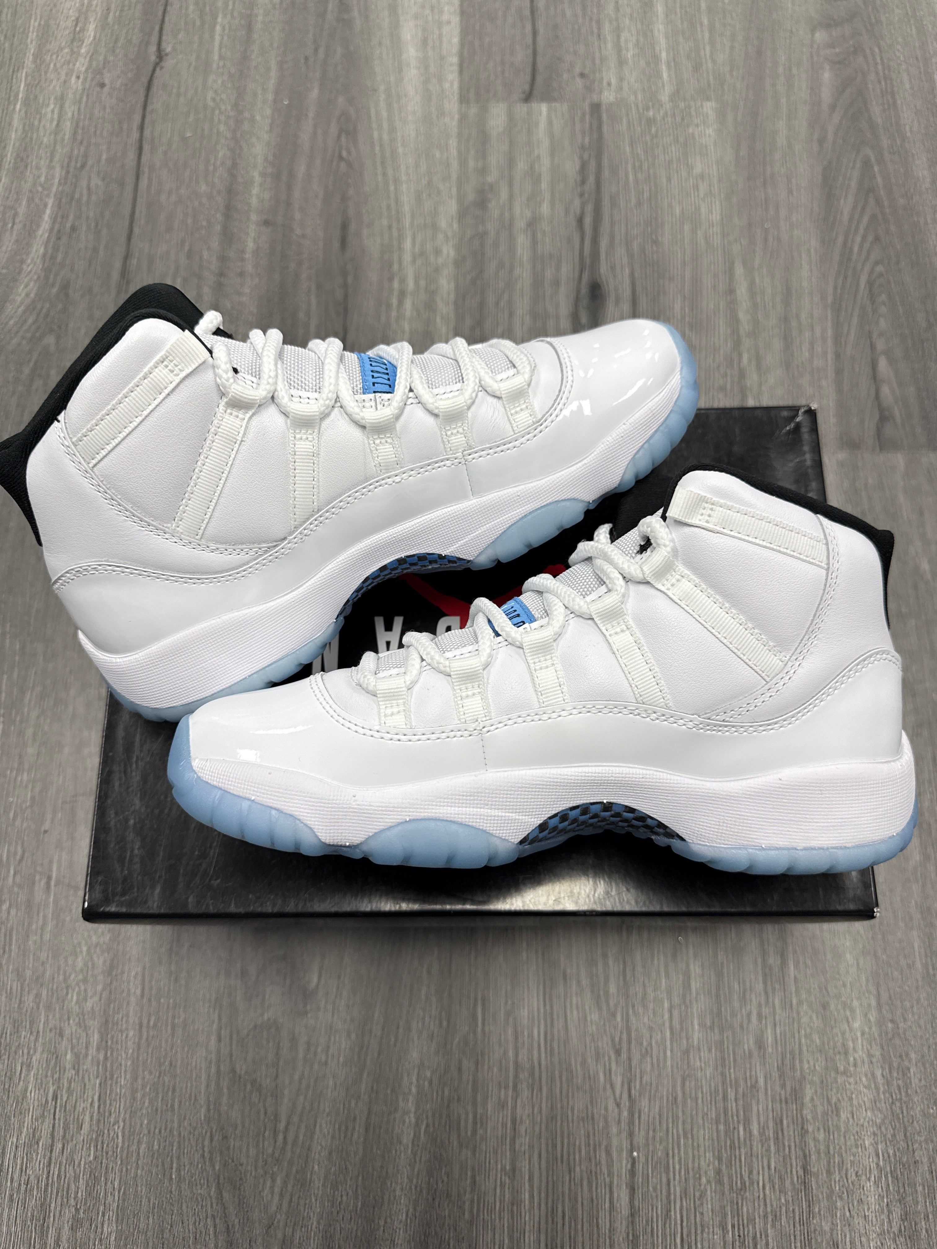 Jordan 11 Legend Blue GS - size 6