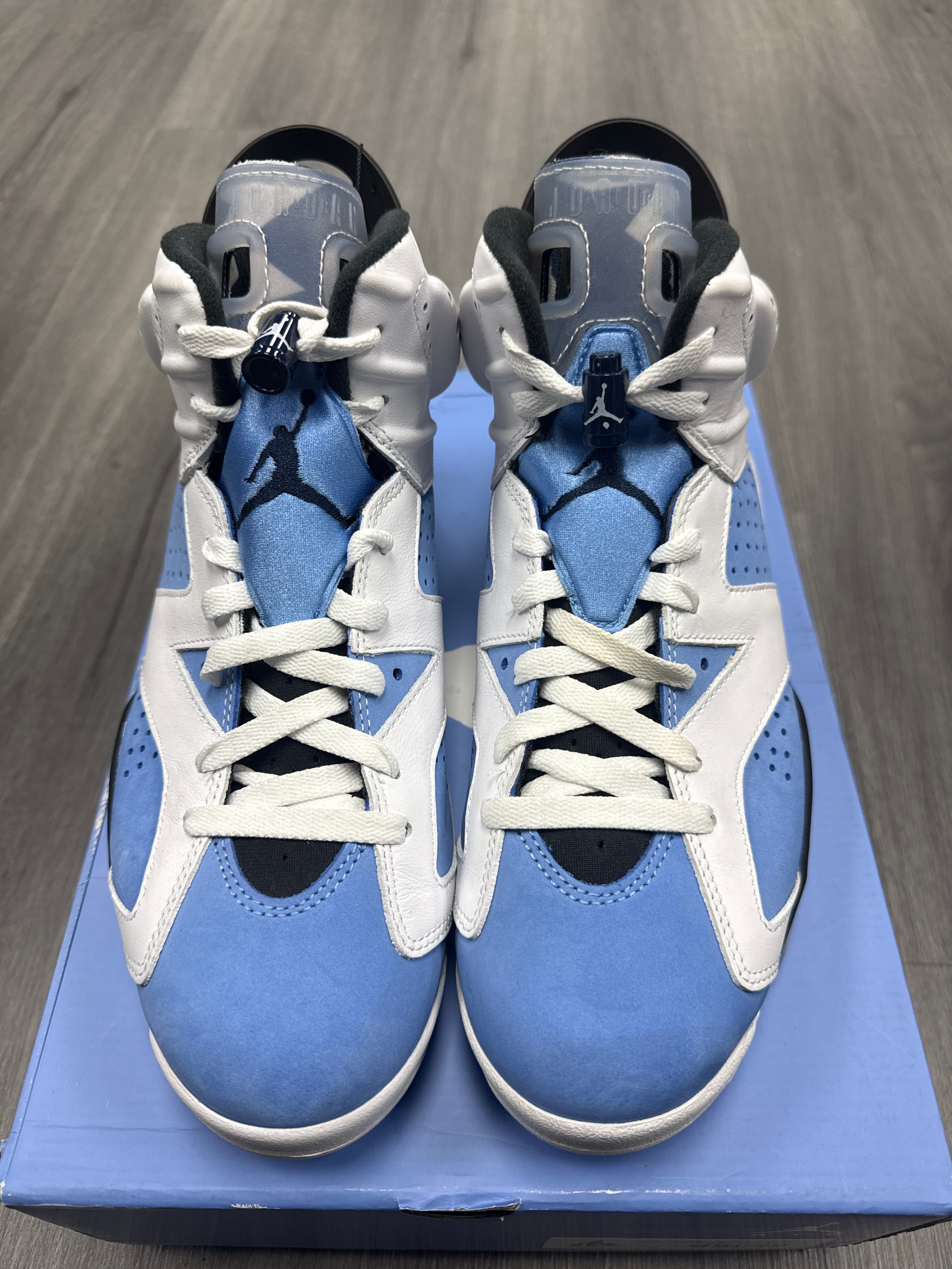 Jordan 6 University Blue - size 9