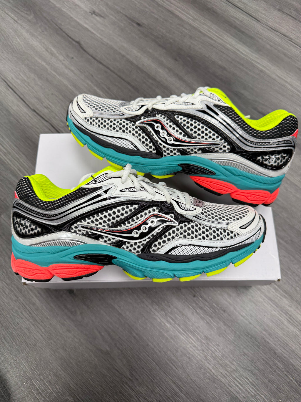 Saucony Progrid Omni 9 Silver Mutant - size 10